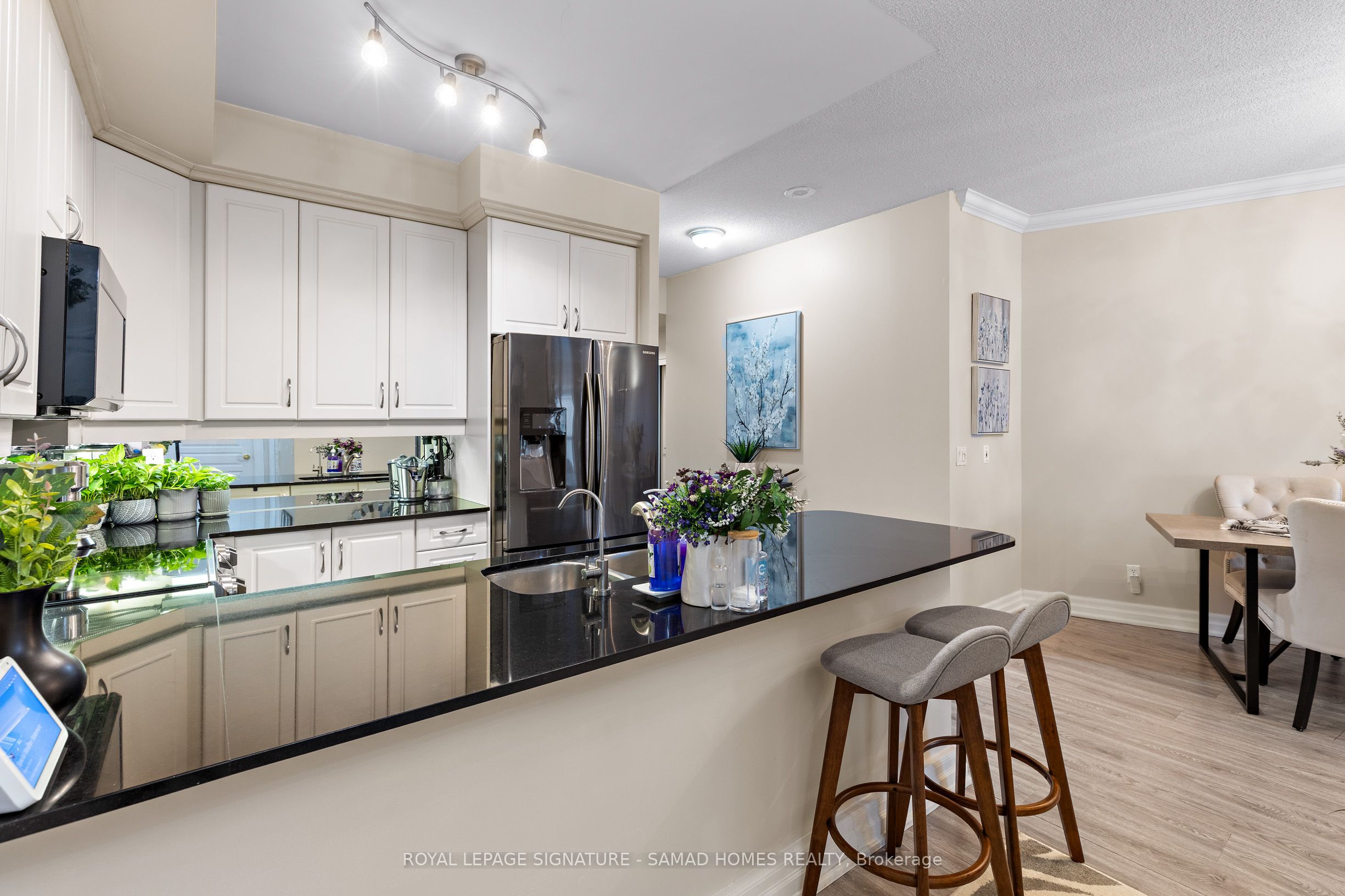 2087 Lake Shore Boulevard W 1004