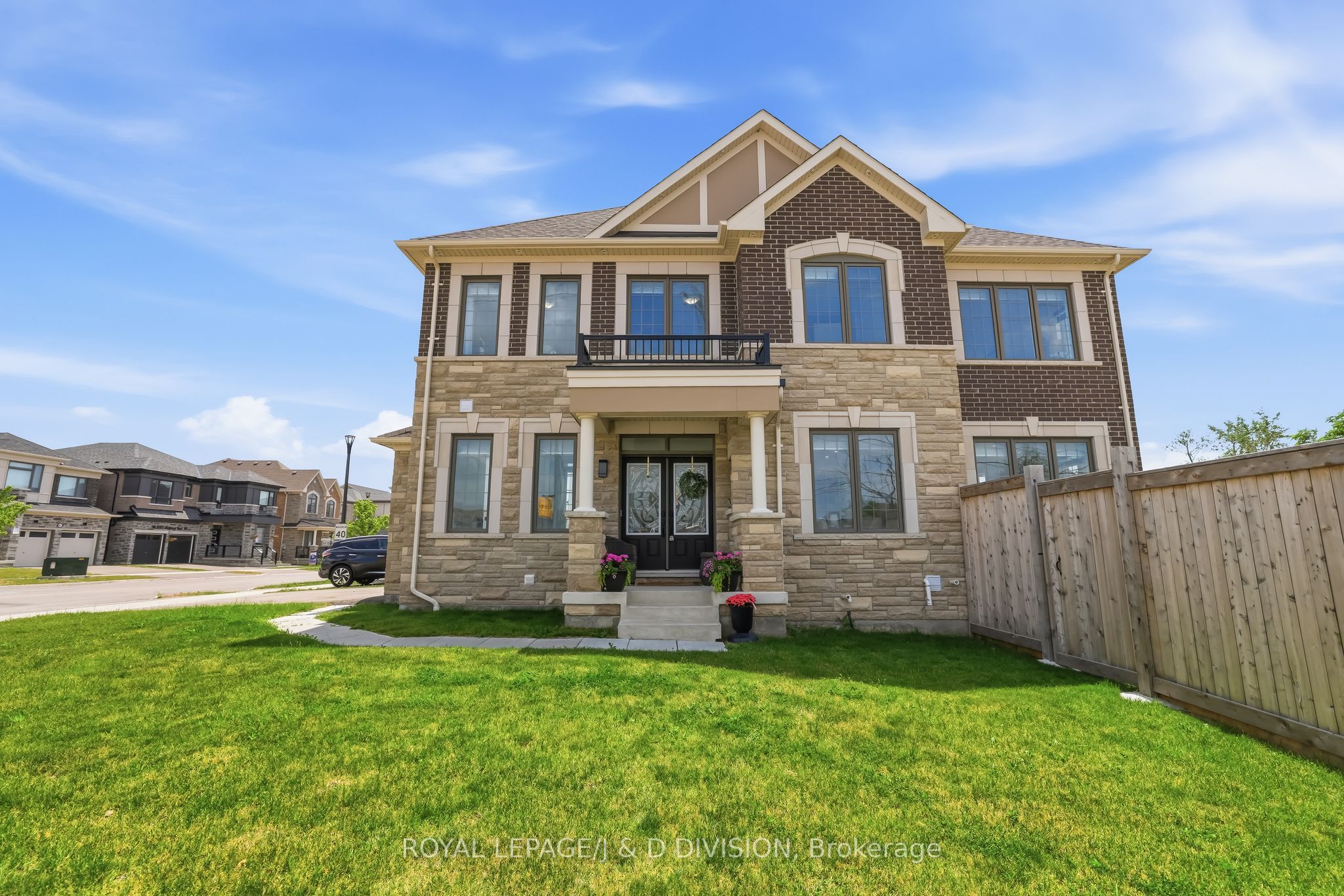 3000 Hollyberry Trail