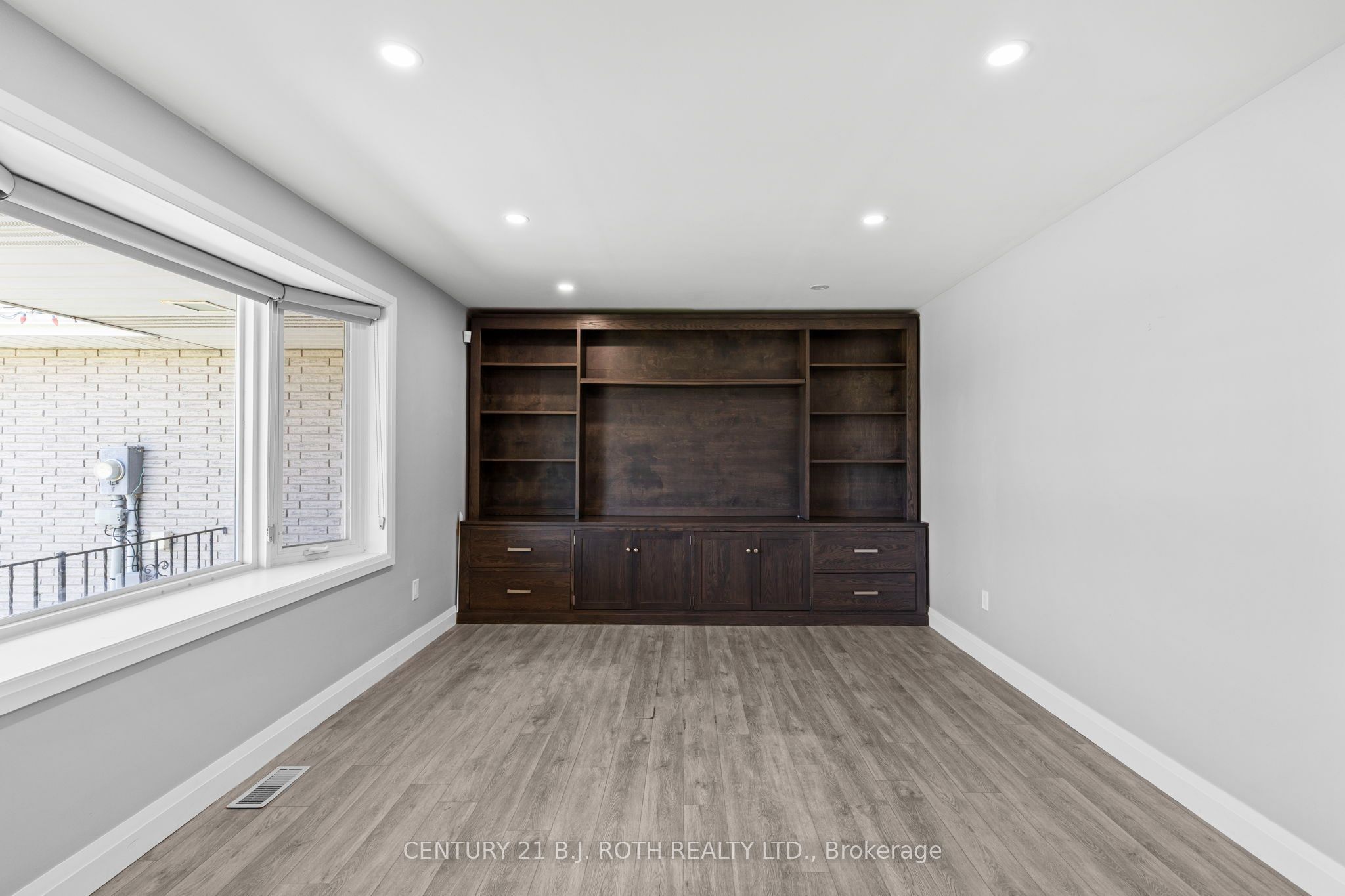 355 Mapleview Drive W