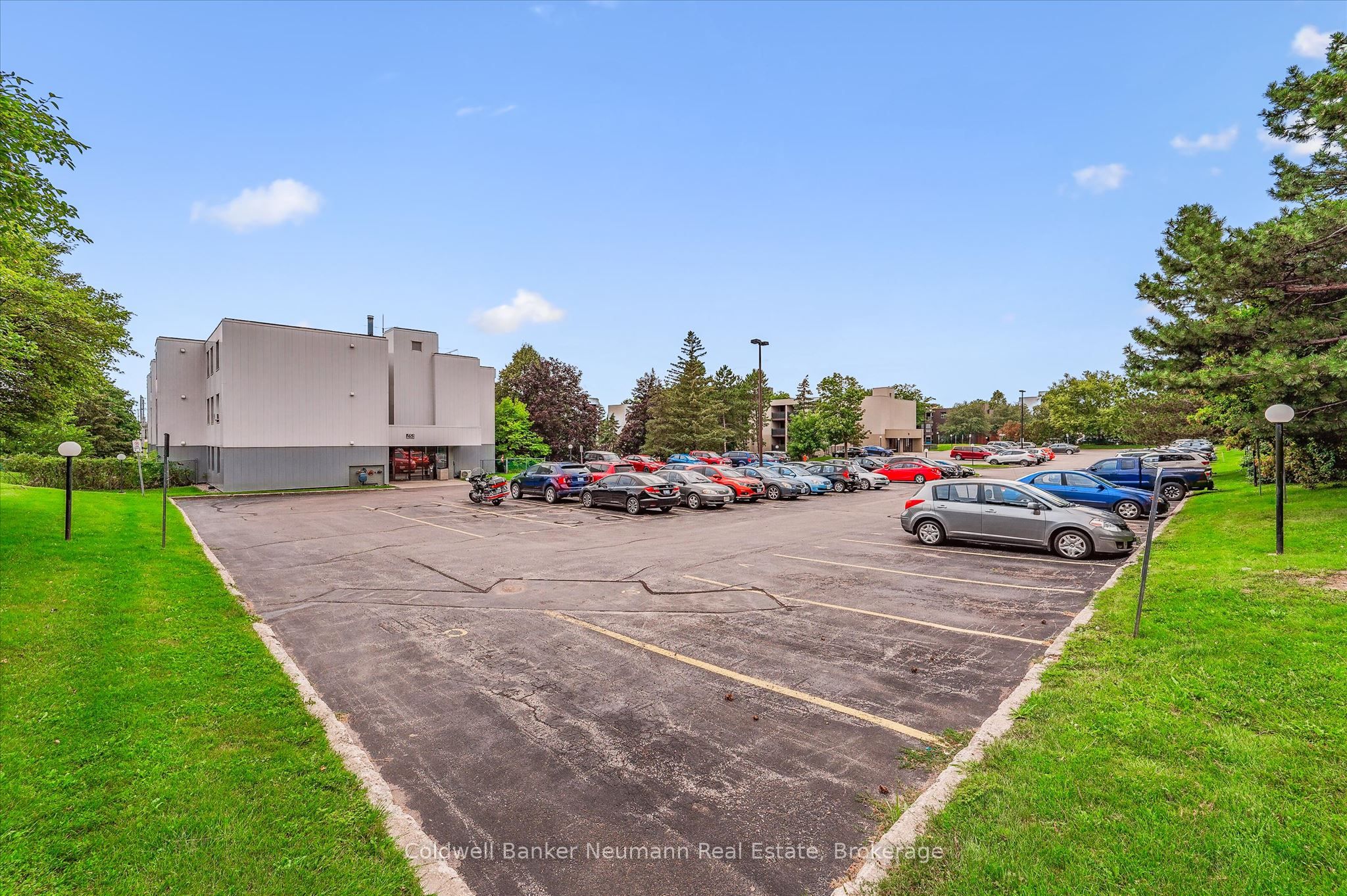 65 Silvercreek Parkway N 407