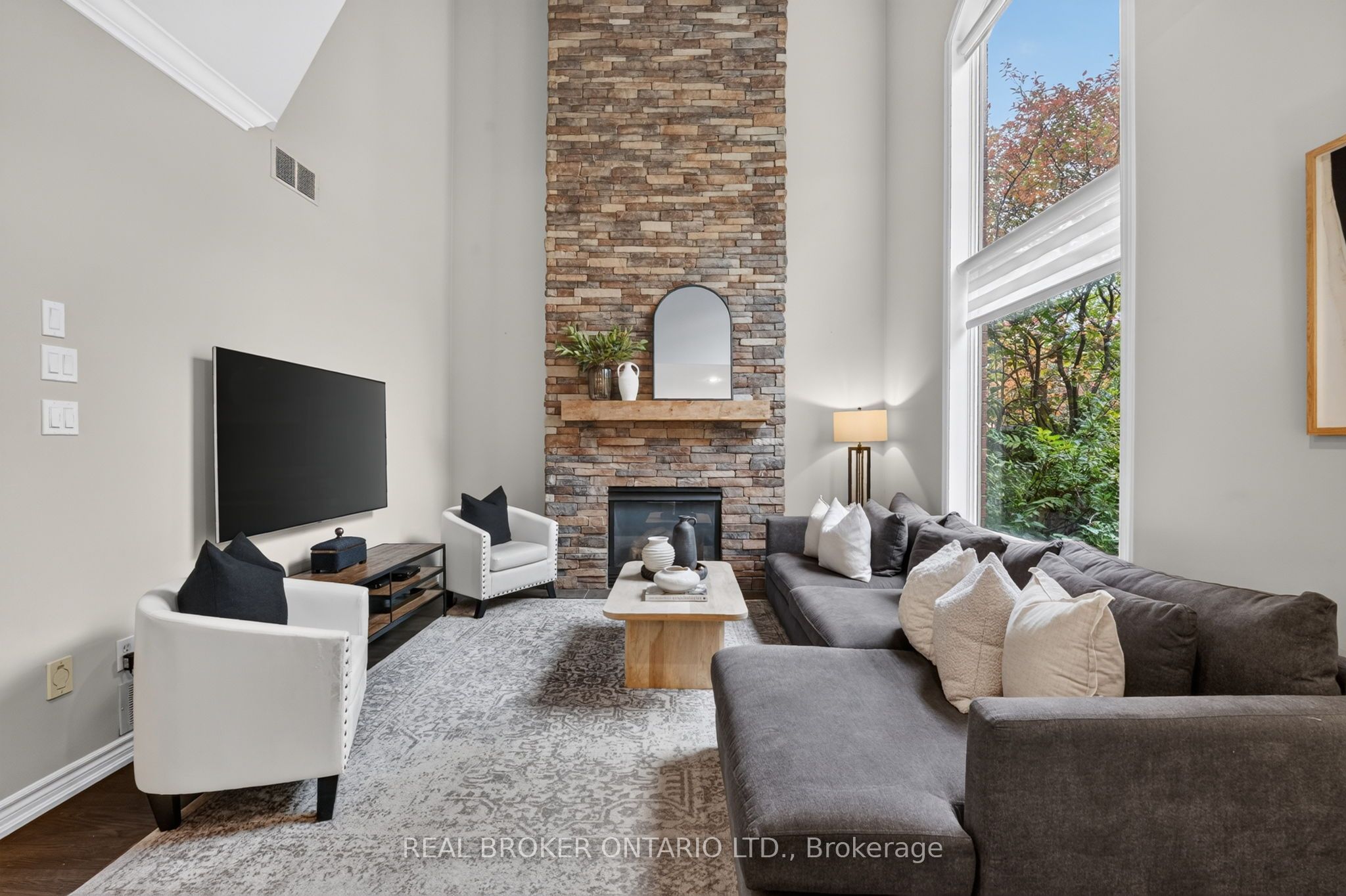 2243 Woodcrest Drive