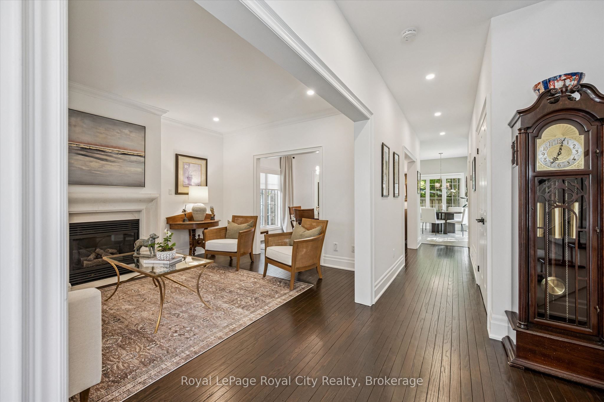 25 MANOR PARK Crescent 11