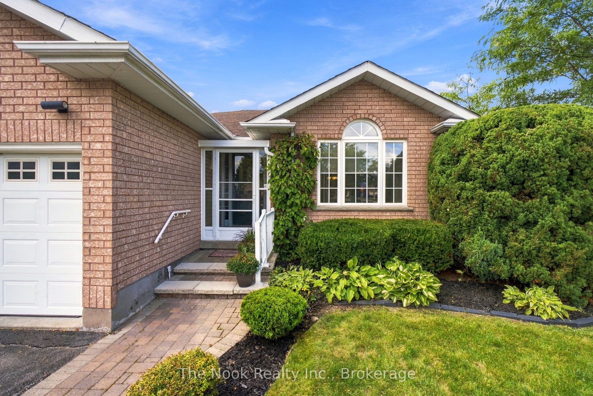 1633 Erindale Crescent
