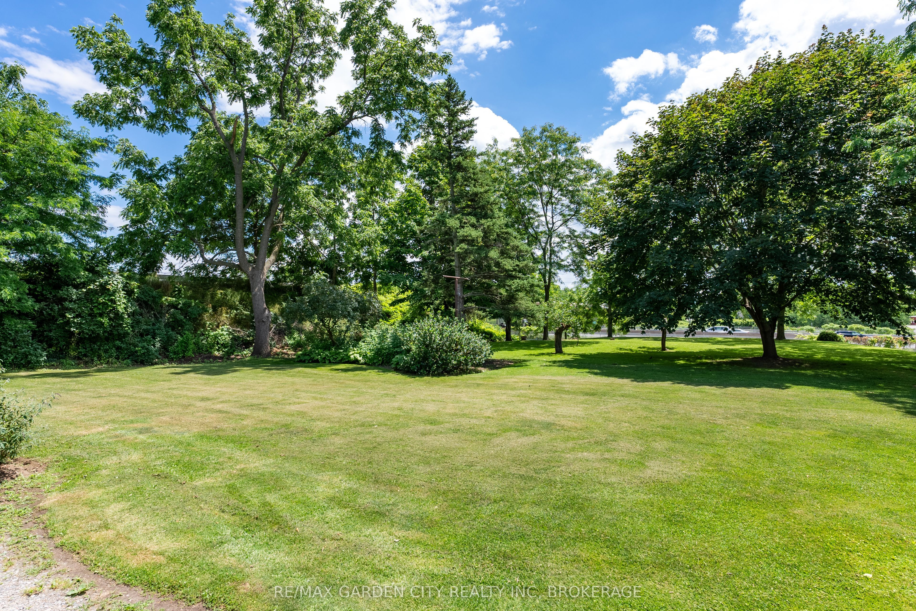 5400 North Service Road