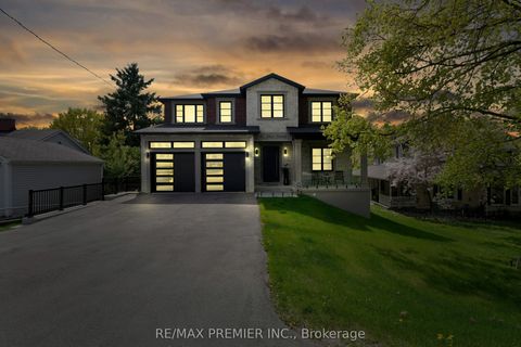 42 Alice Street East Gwillimbury ON L0G 1M0