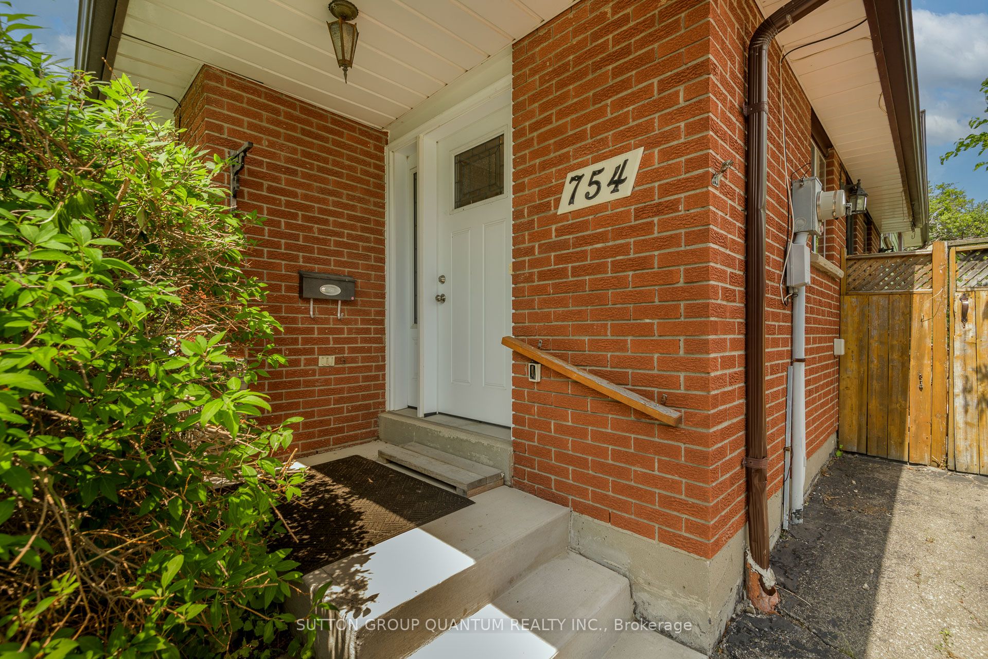 754 Eaglemount Crescent