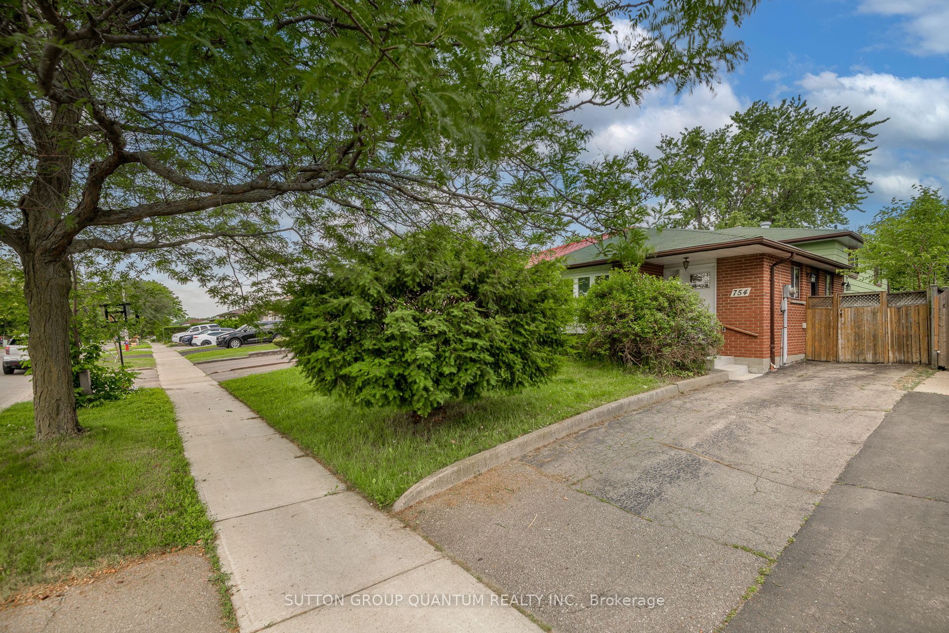 754 Eaglemount Crescent