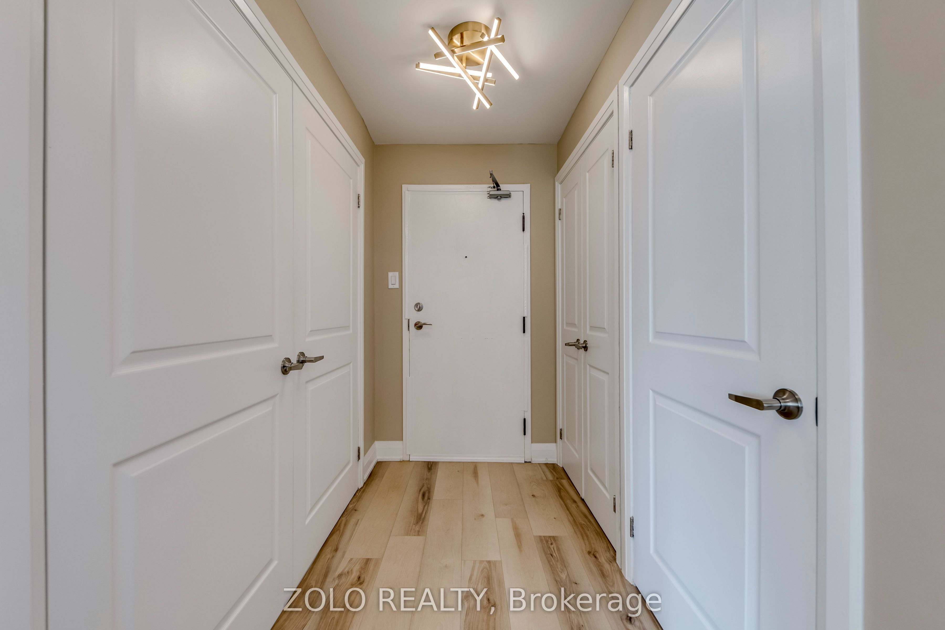 330 Rathburn Road W 908