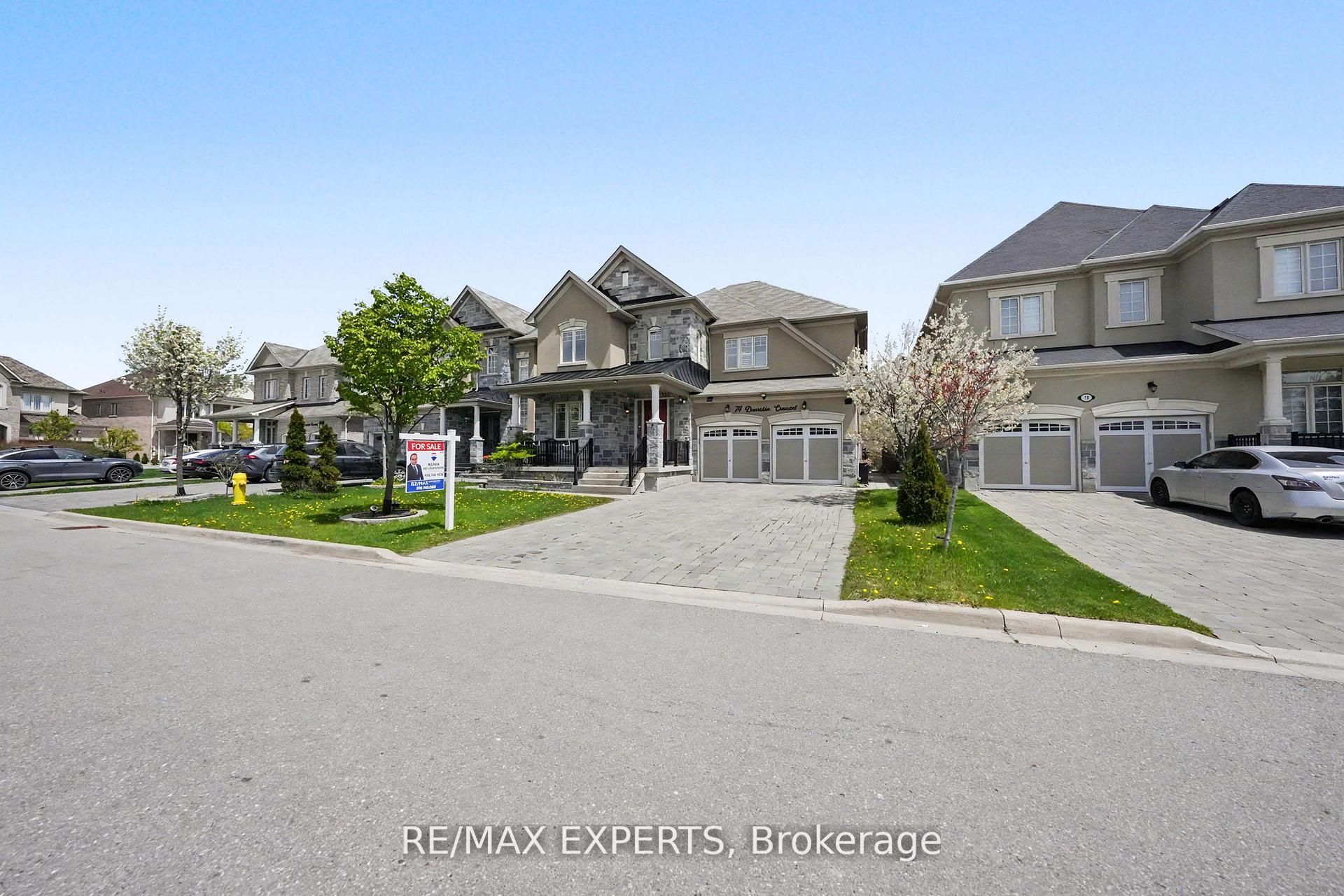 74 Dunrobin Crescent