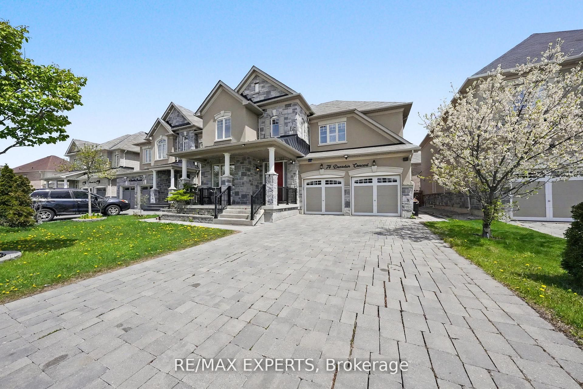 74 Dunrobin Crescent
