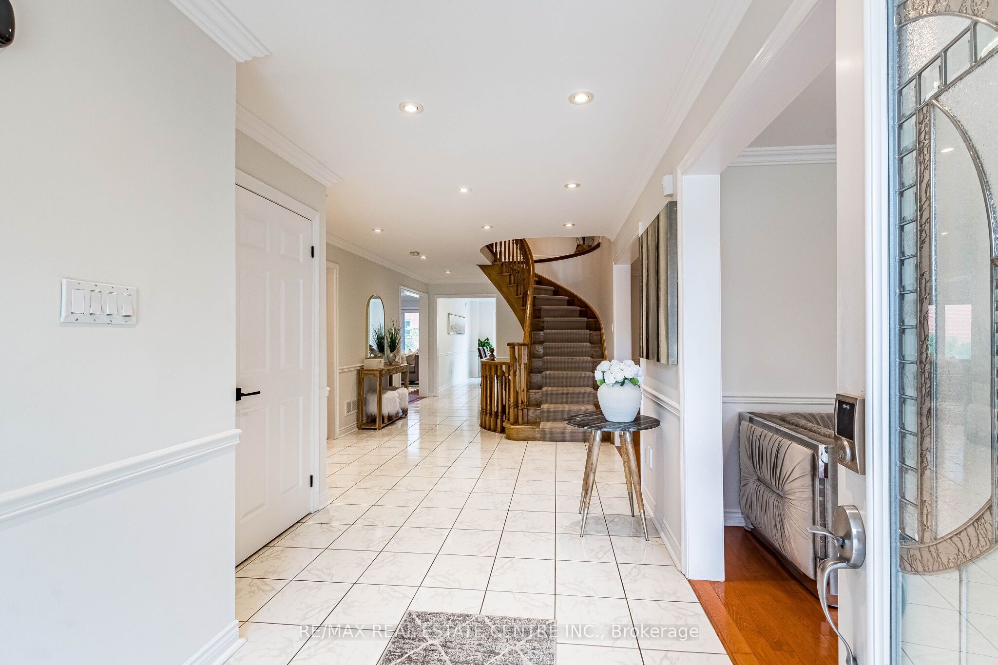 5937 Rayshaw Crescent