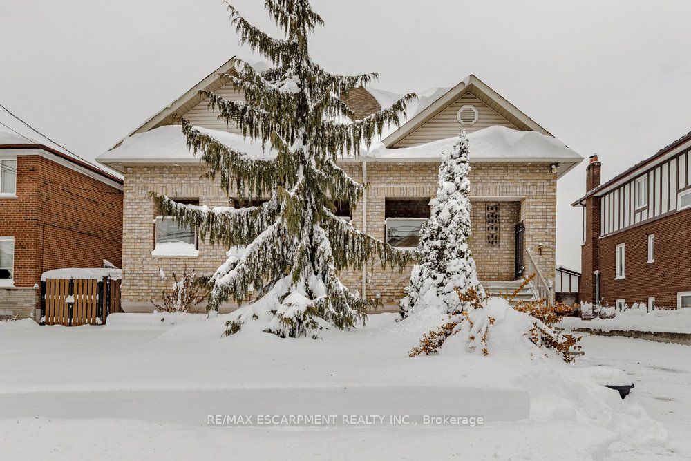 226 Queenslea Avenue