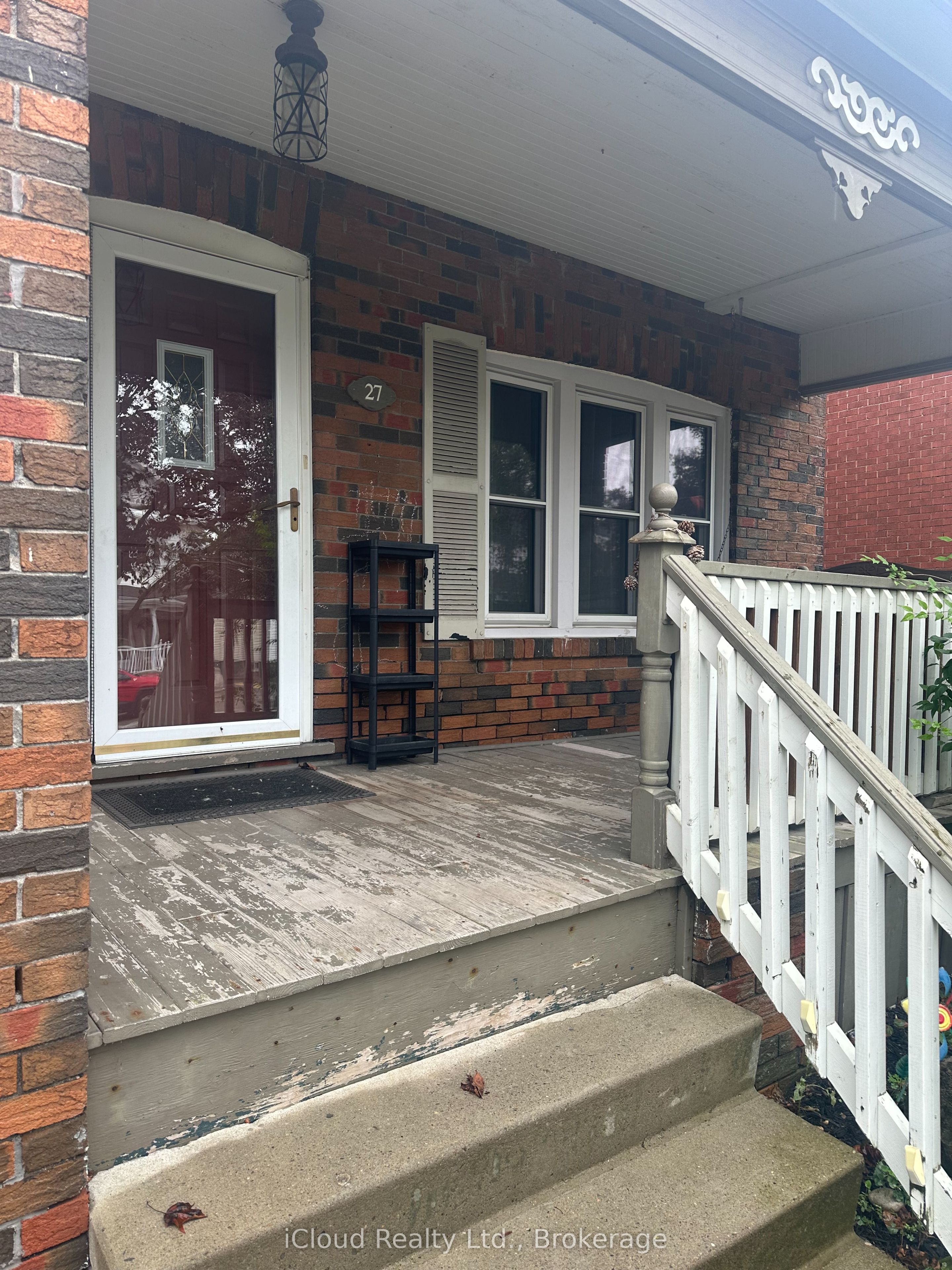 27 BUCKINGHAM Avenue