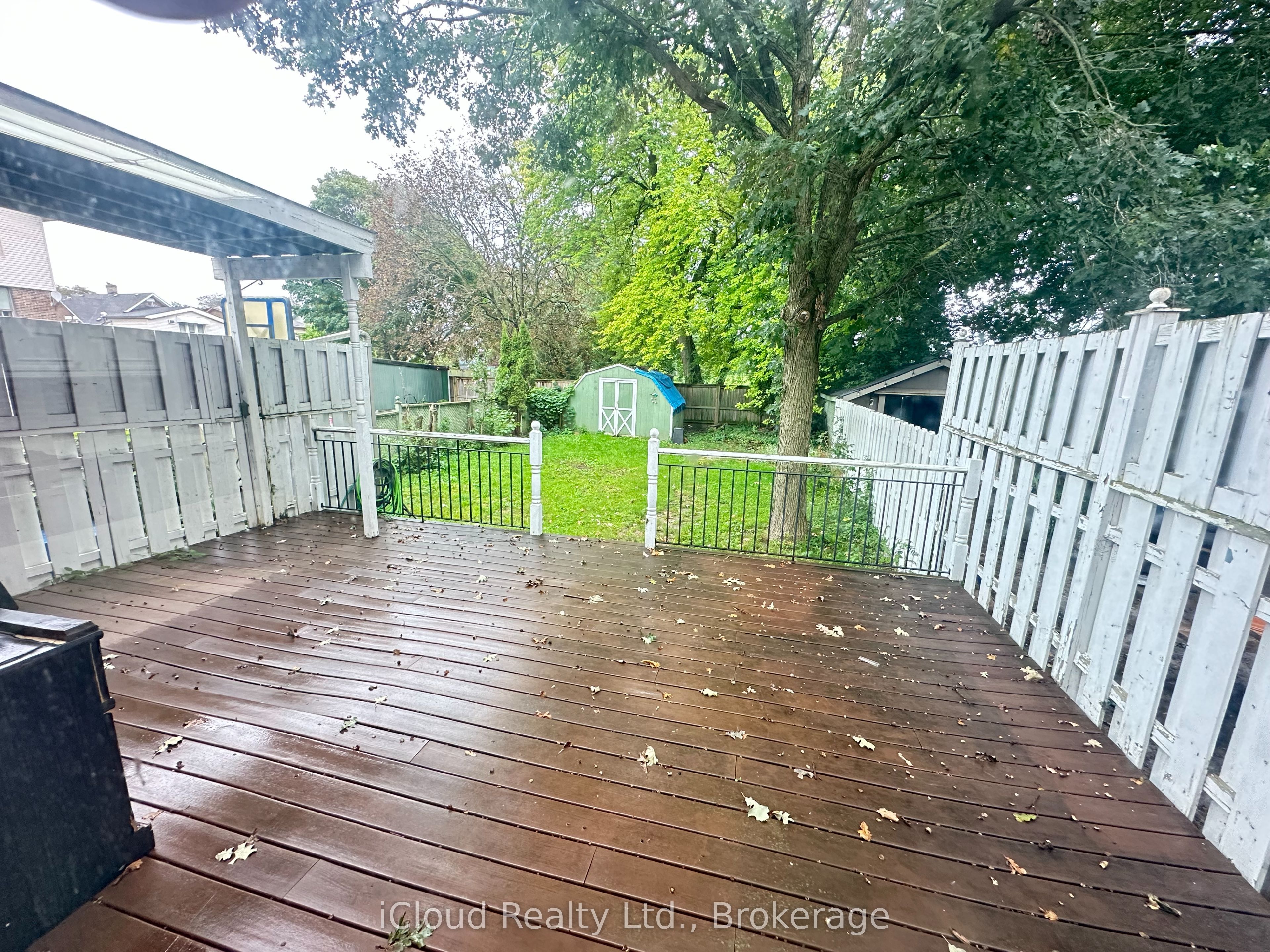 27 BUCKINGHAM Avenue