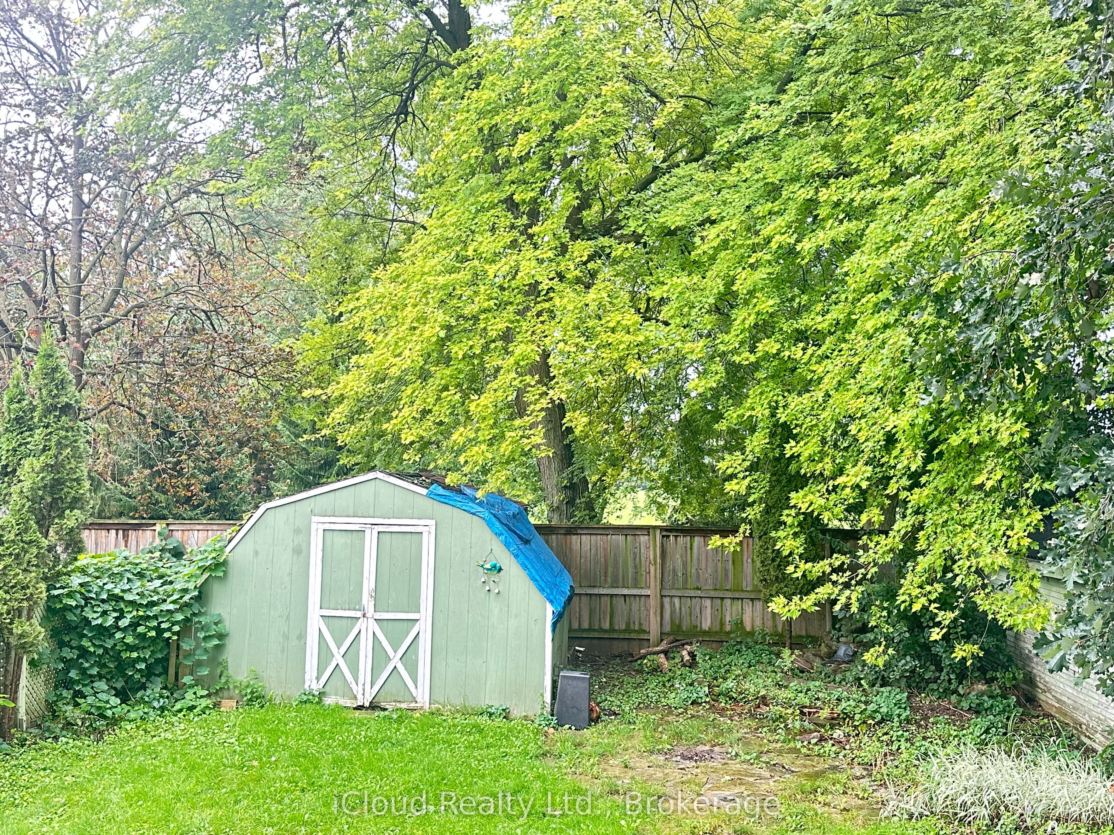 27 BUCKINGHAM Avenue