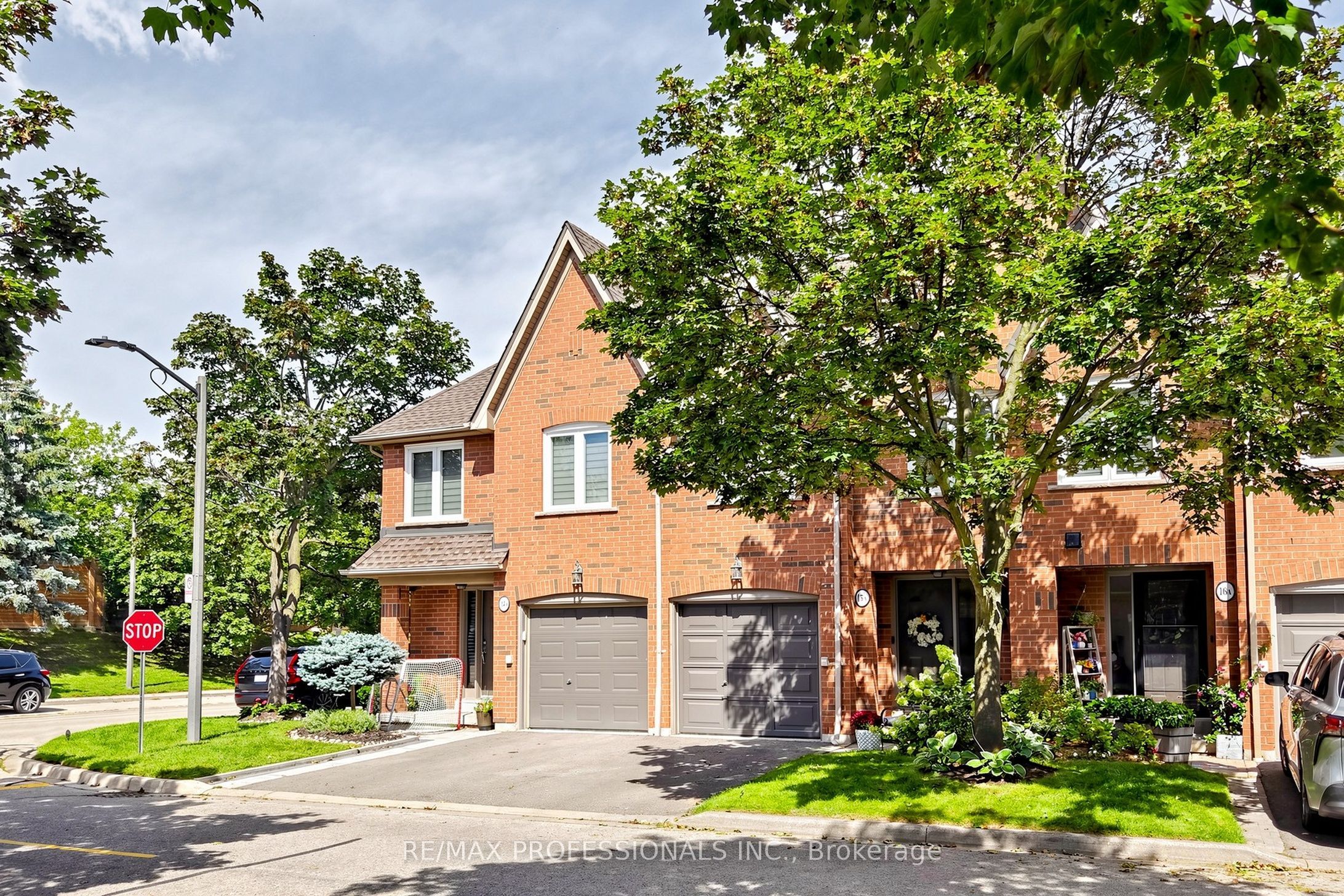 1064 Queen Street W 15A