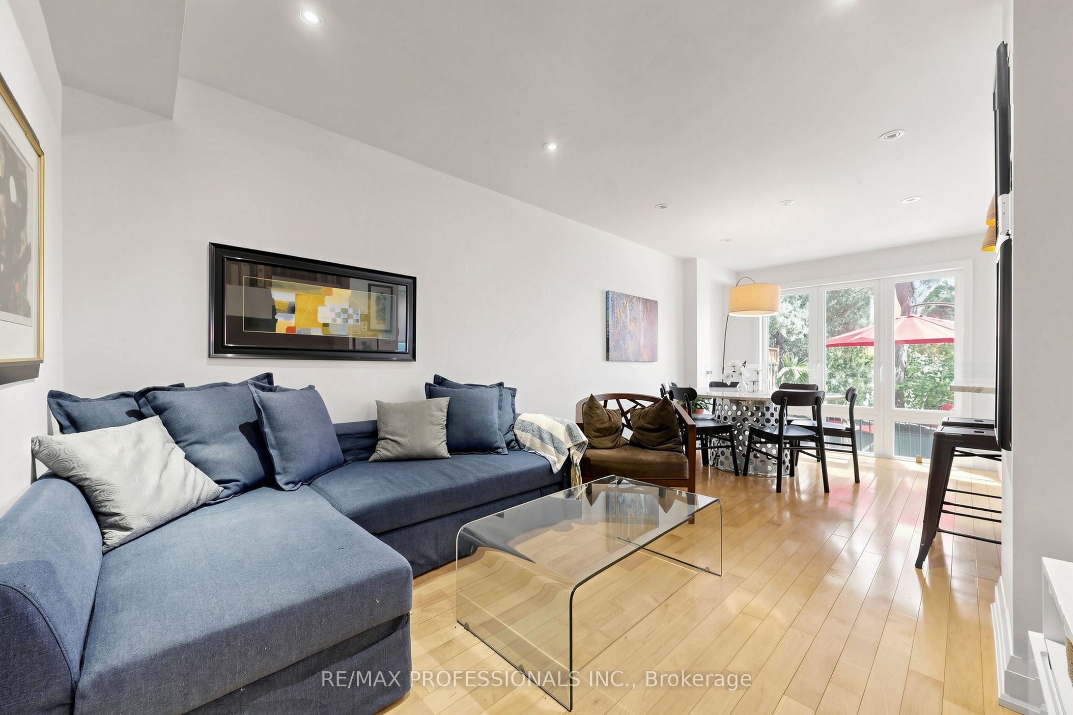 1064 Queen Street W 15A