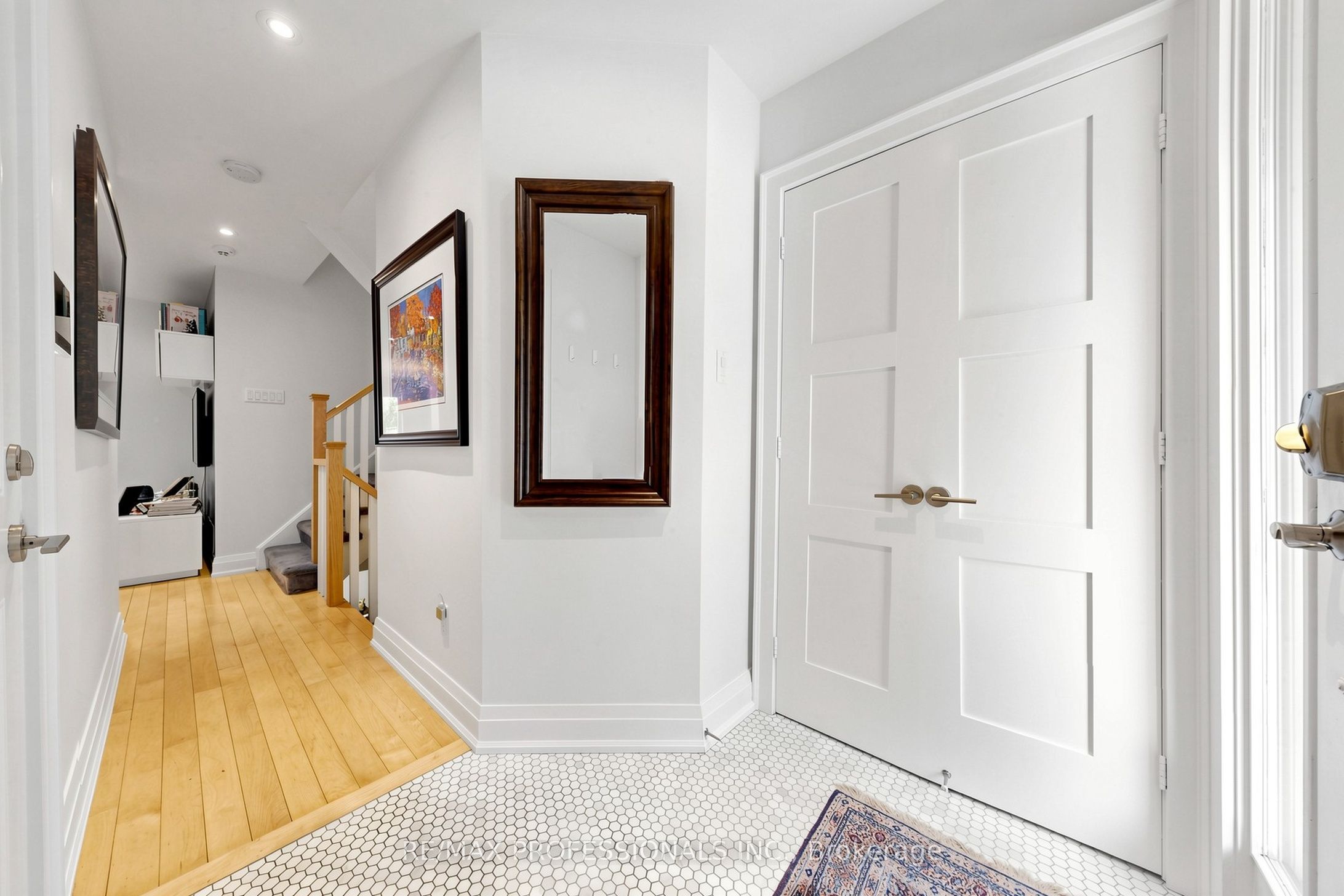 1064 Queen Street W 15A