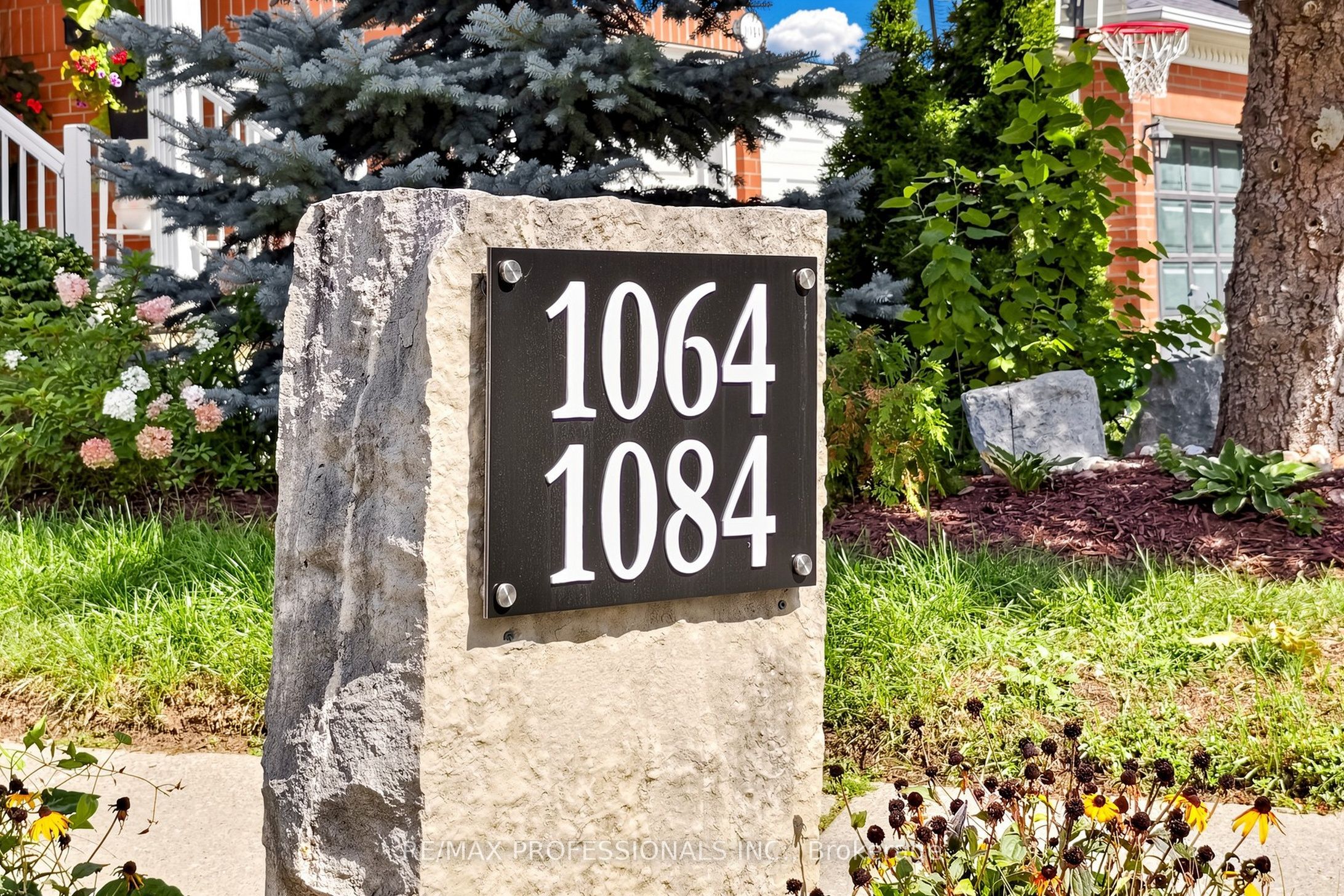 1064 Queen Street W 15A
