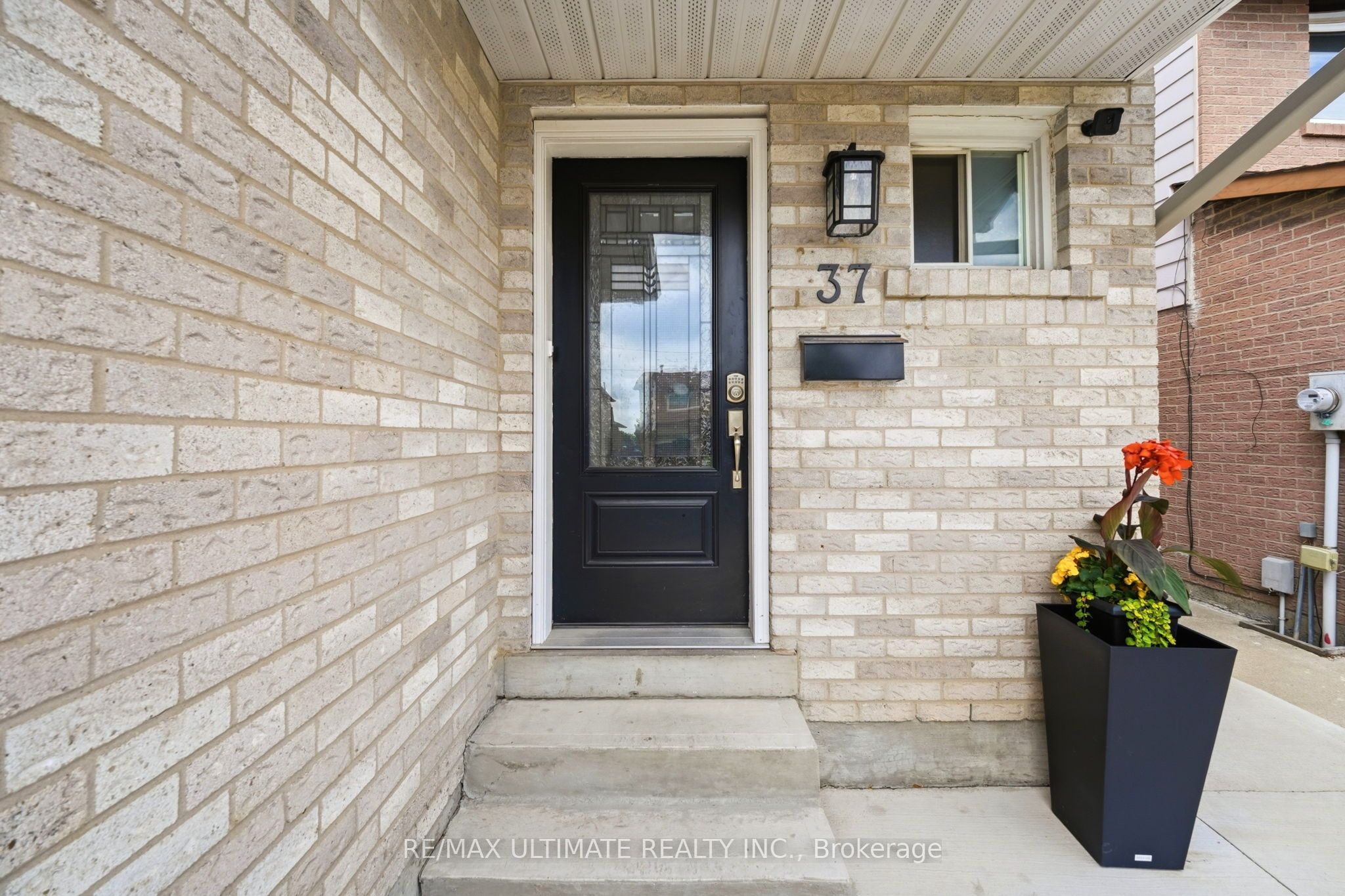 37 Cathy Jean Crescent