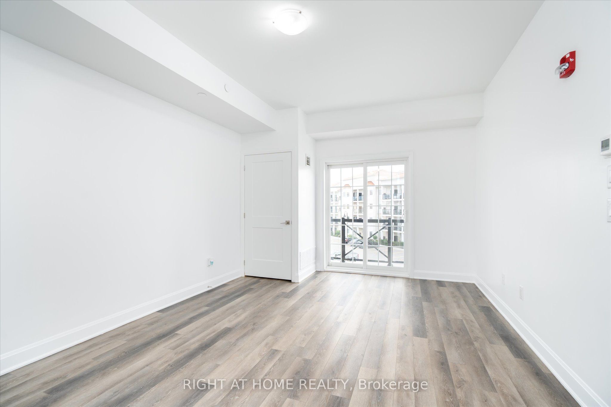 50 Lakebreeze Drive 321