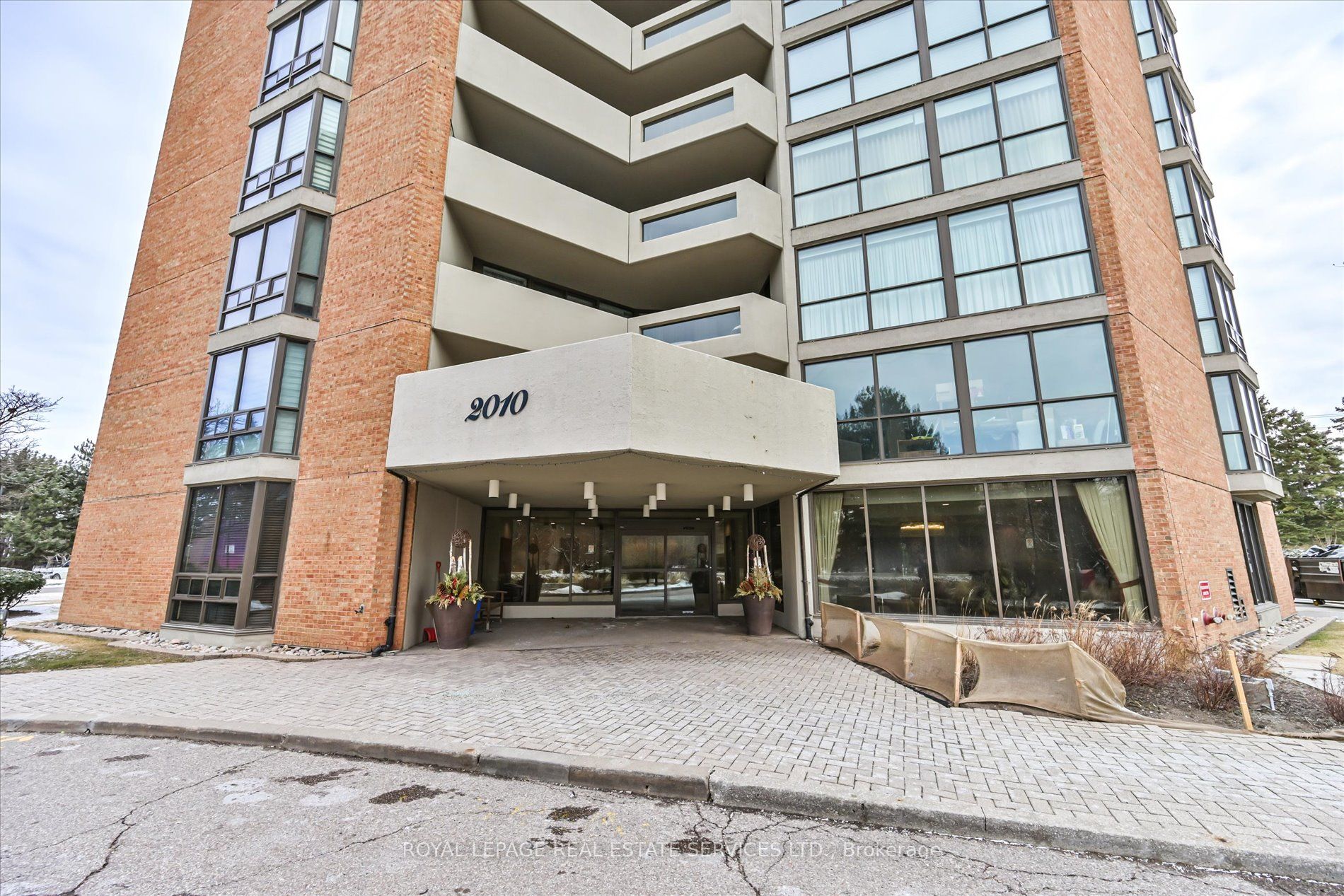 2010 Islington Avenue PH03