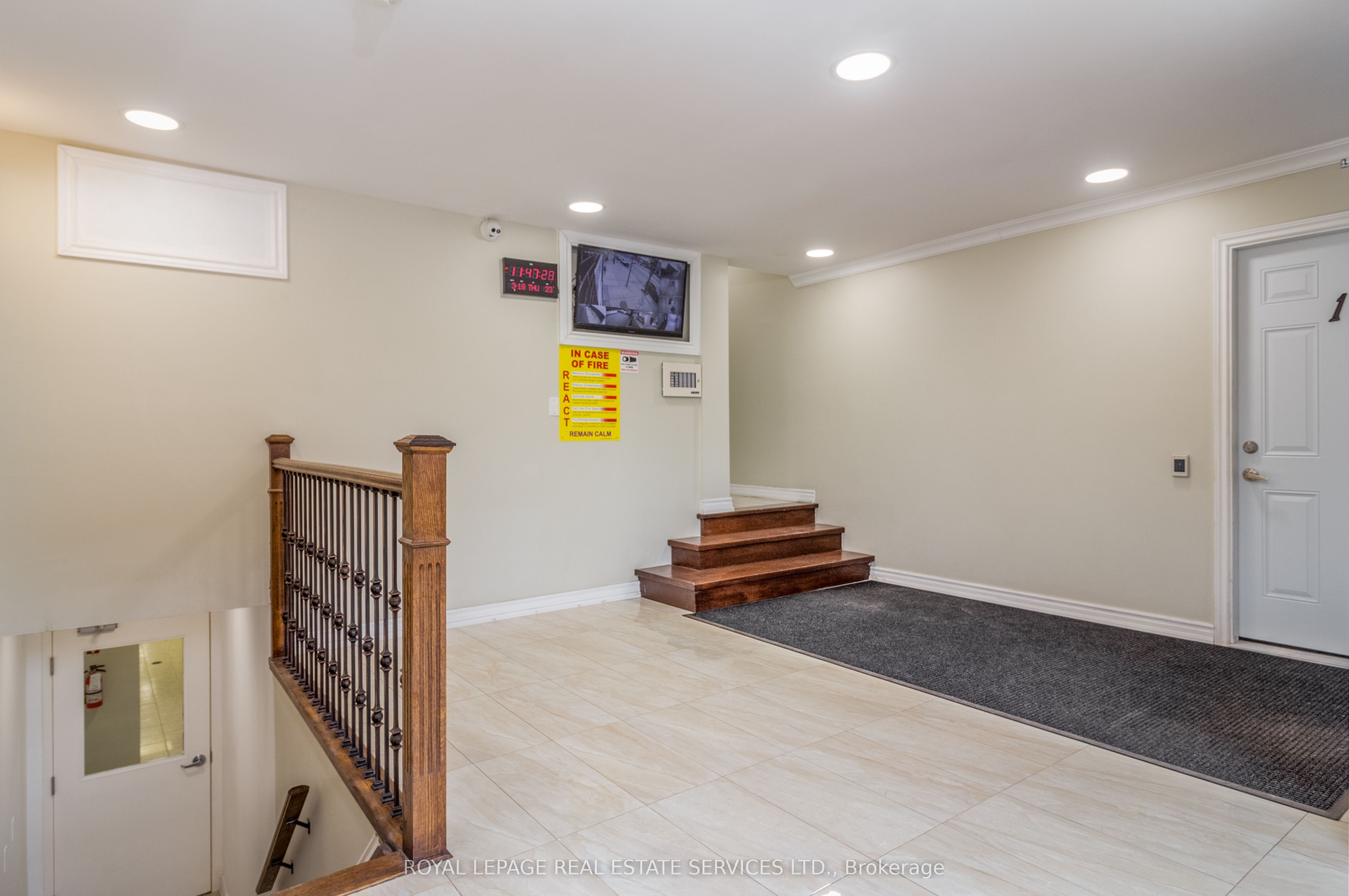 3263 Lake Shore Boulevard W