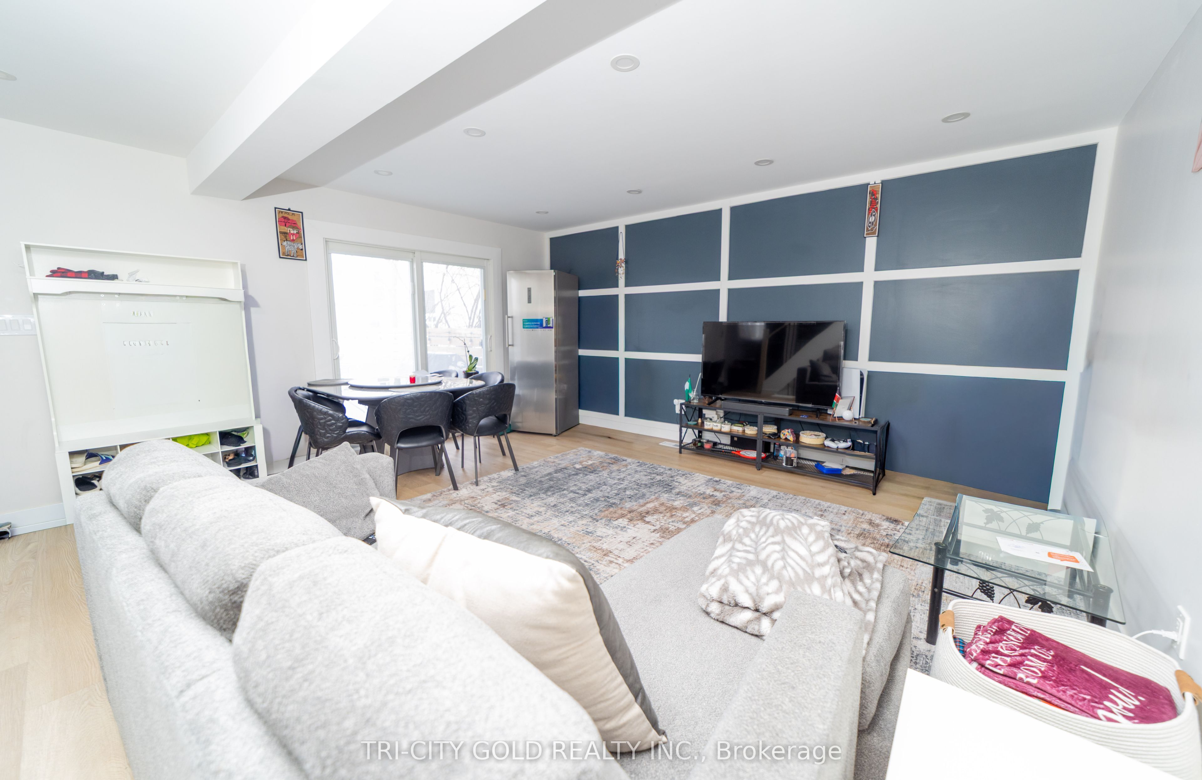 3 Holmstead Court