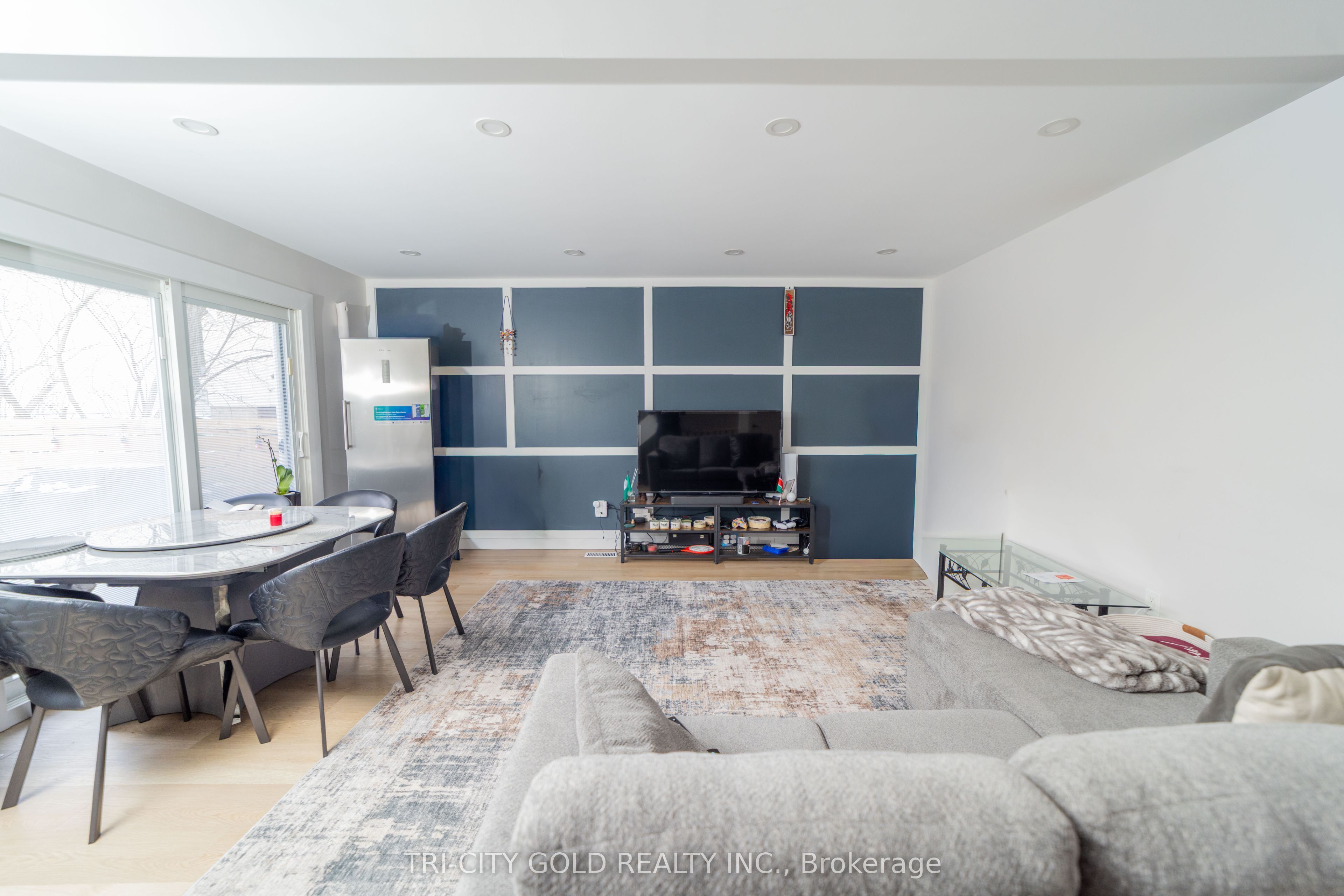 3 Holmstead Court