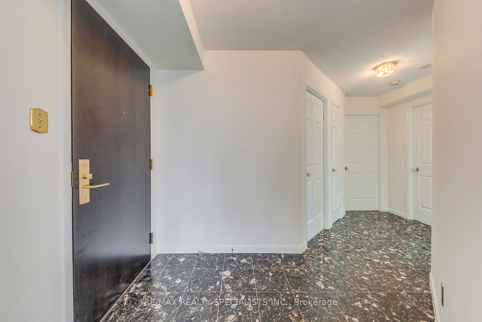 55 Kingsbridge Garden Circle 1002