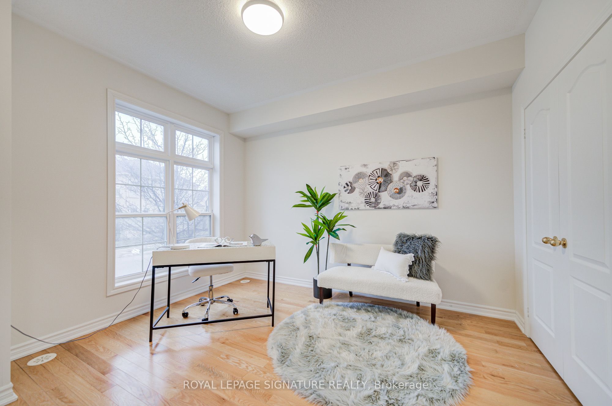 86 Donald Buttress Boulevard W