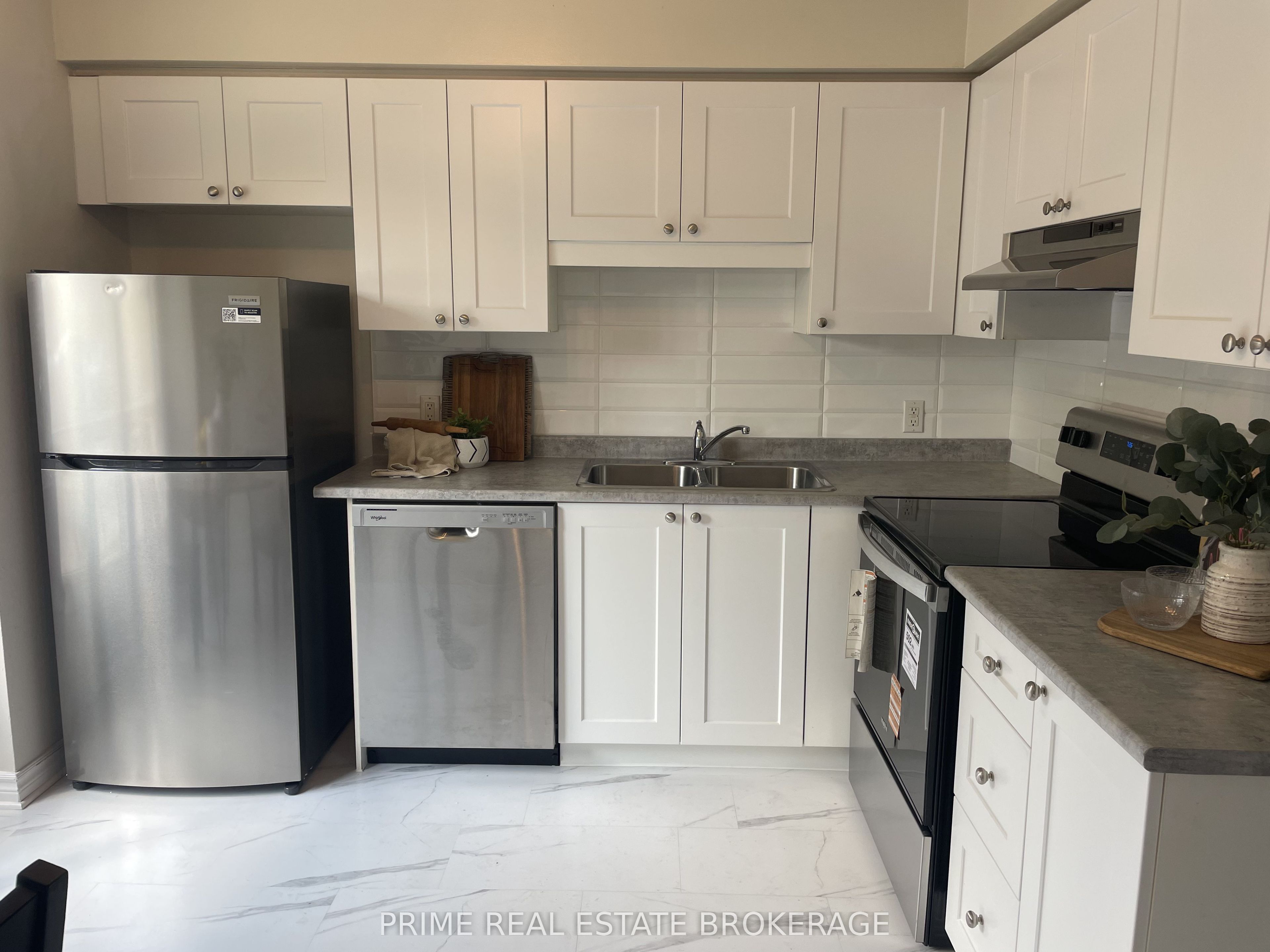 355 Sandringham Crescent 44