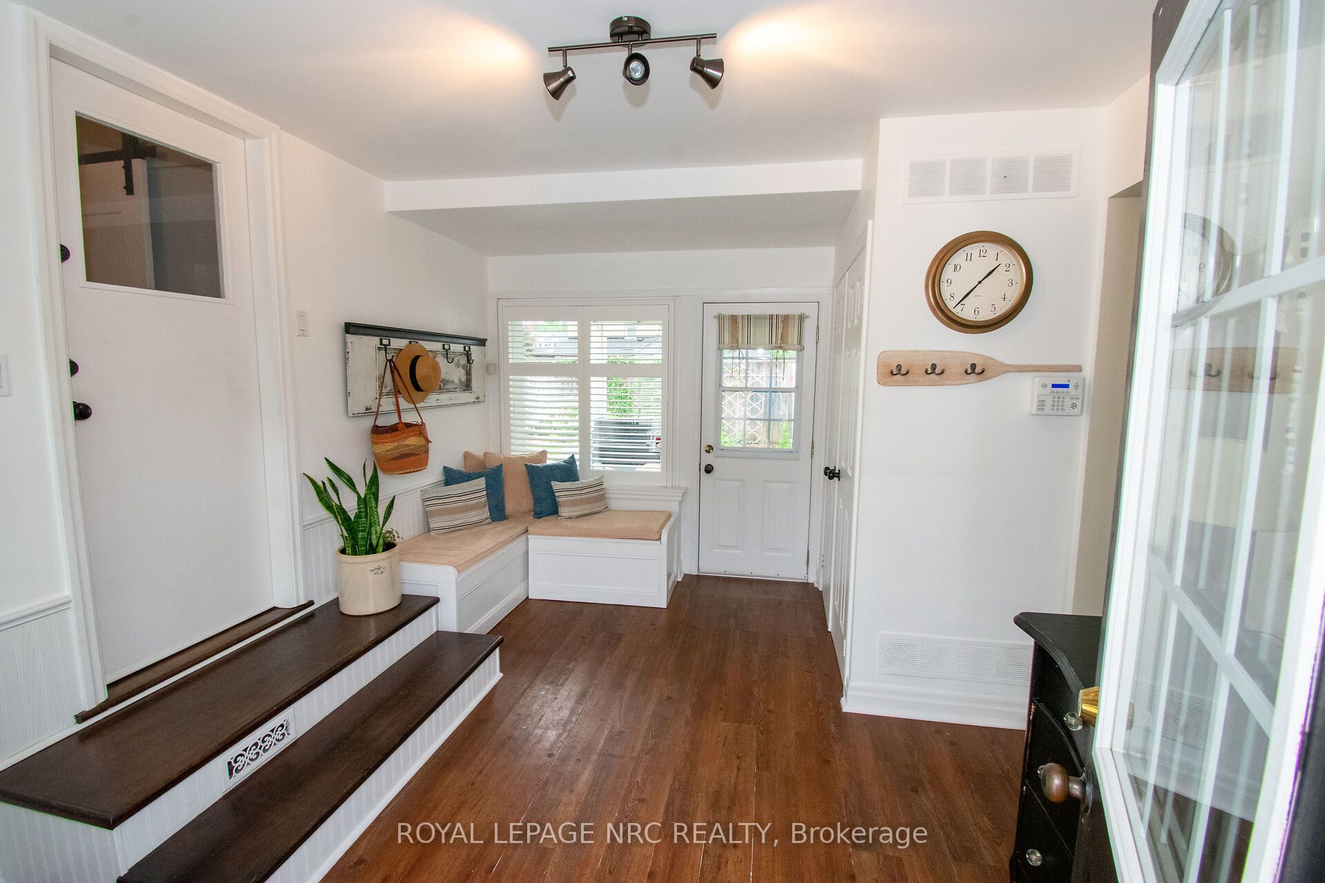 87 Lakeport Road N