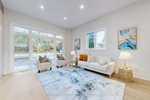 28 Scott Street Whitby ON L1N 3L1