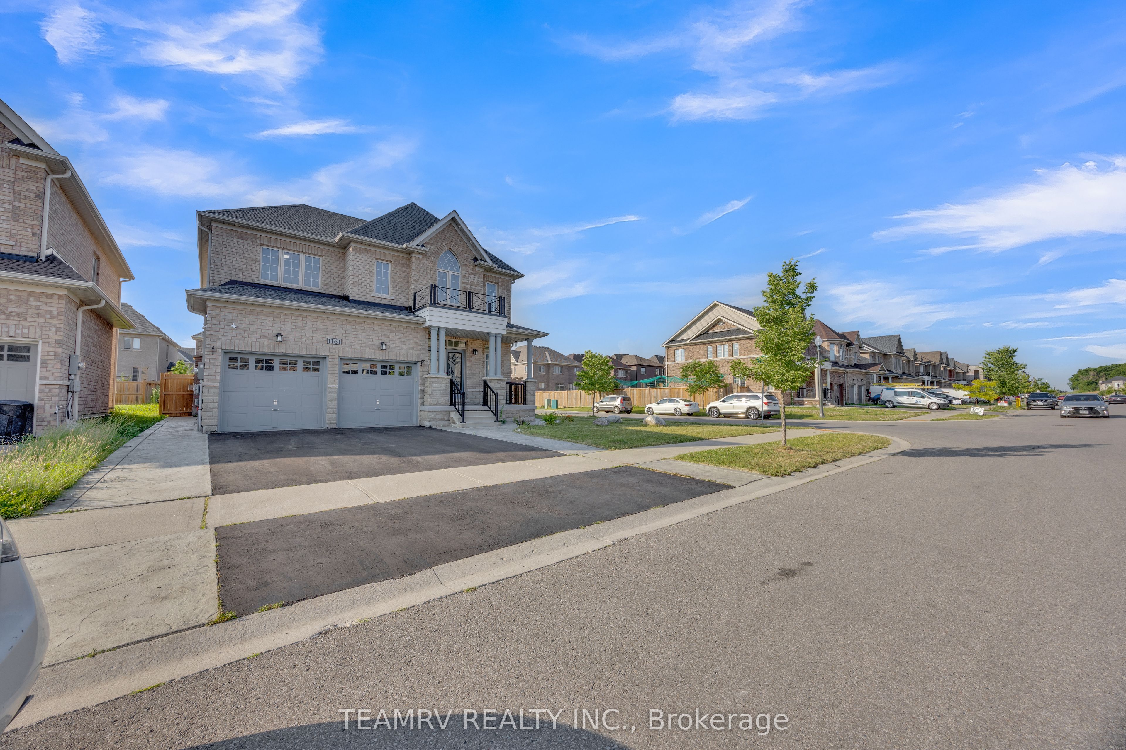 1161 Upper Thames Drive