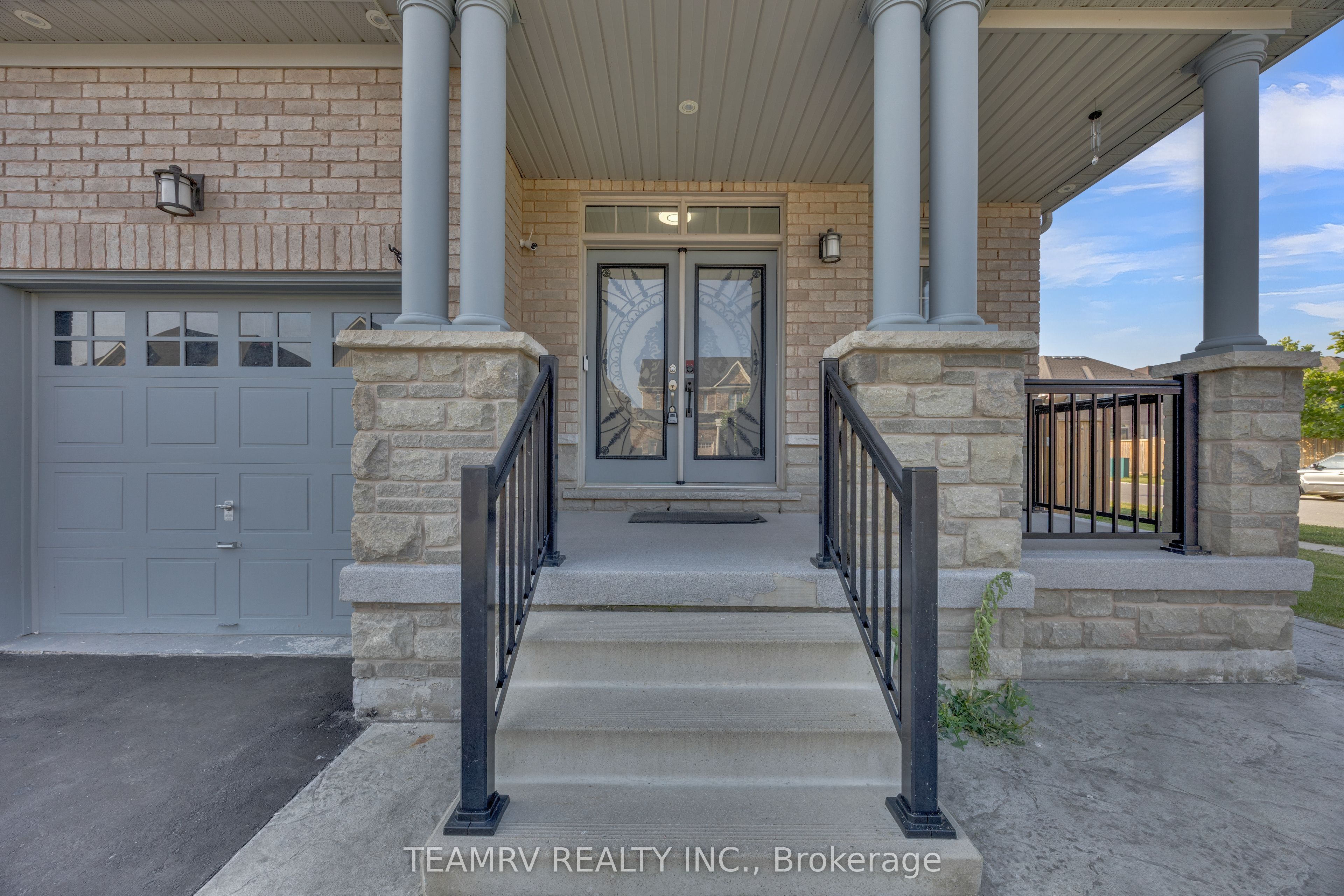 1161 Upper Thames Drive