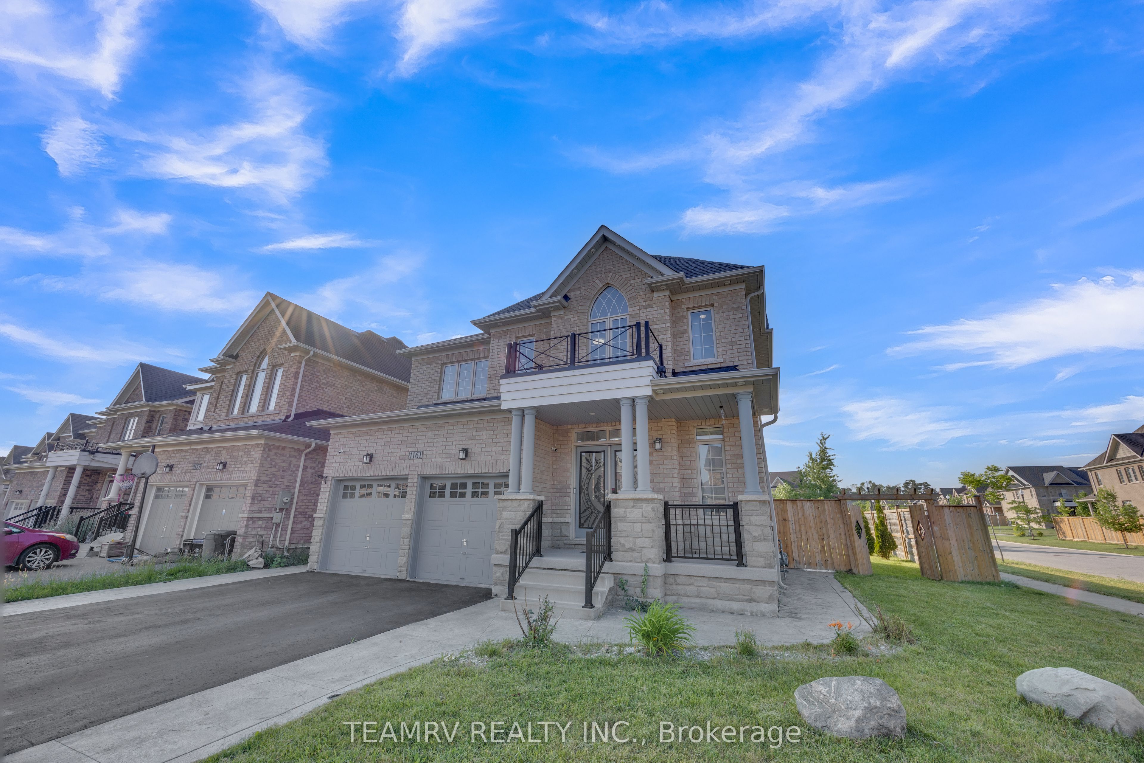 1161 Upper Thames Drive