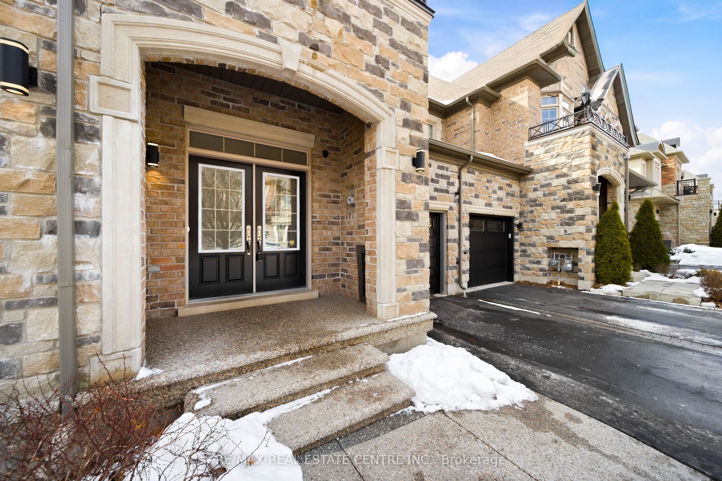 2466 Village Common