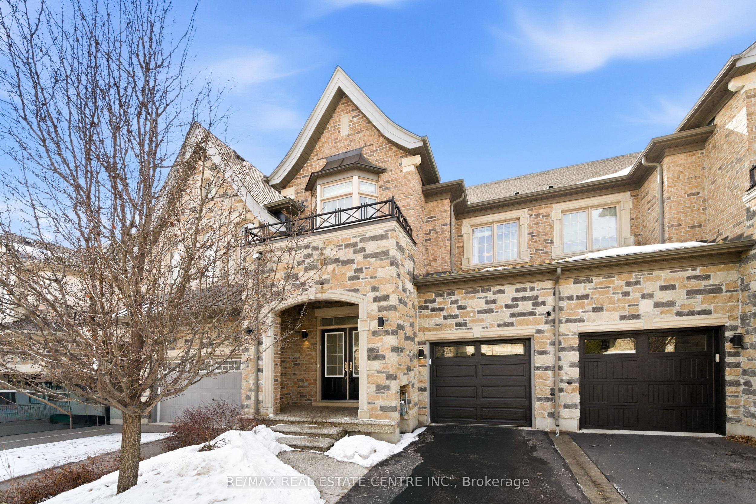2466 Village Common