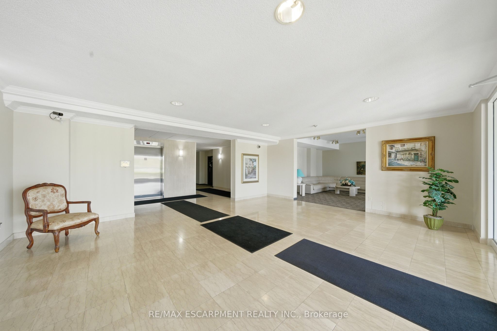 416 Limeridge Road 303