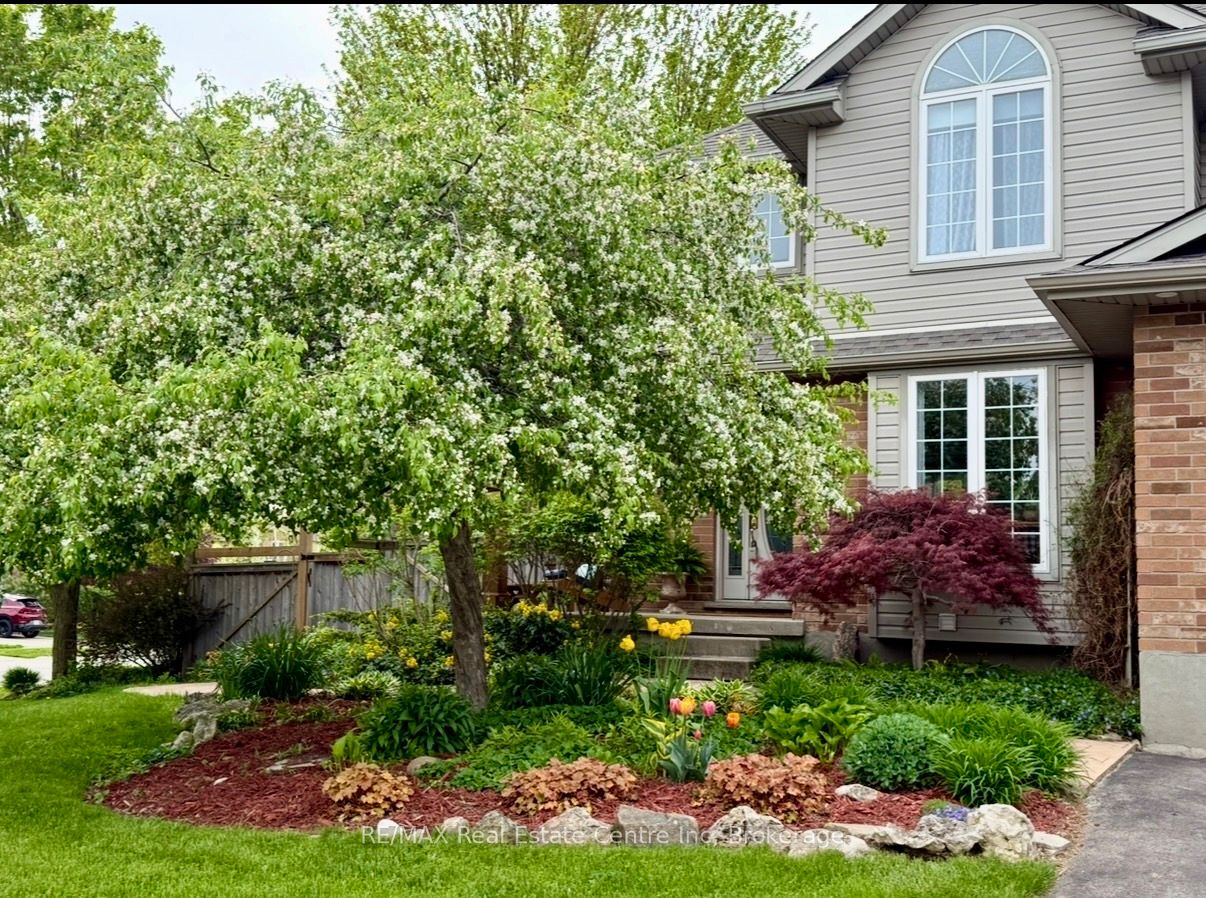 332 Daniel Crescent
