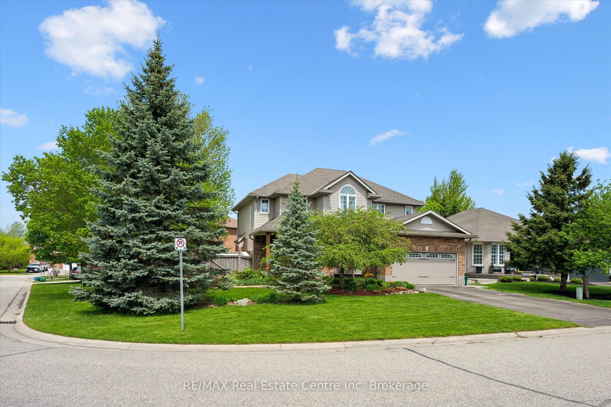332 Daniel Crescent