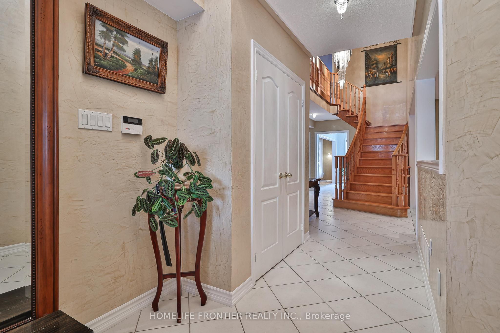 110 Red River Crescent