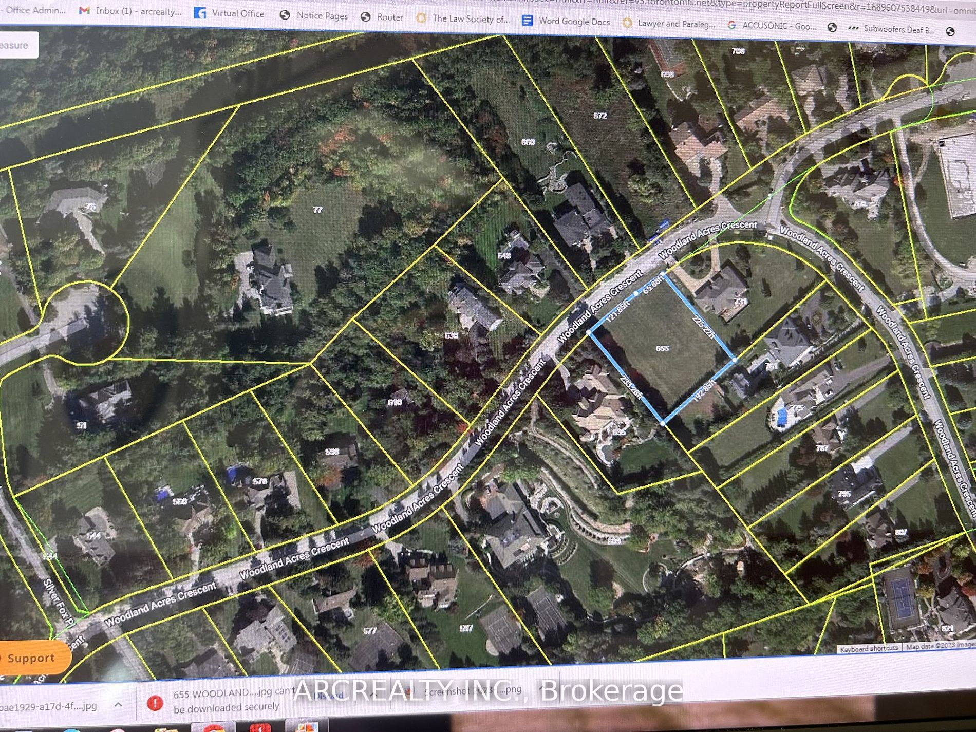 655 Woodland Acres Crescent