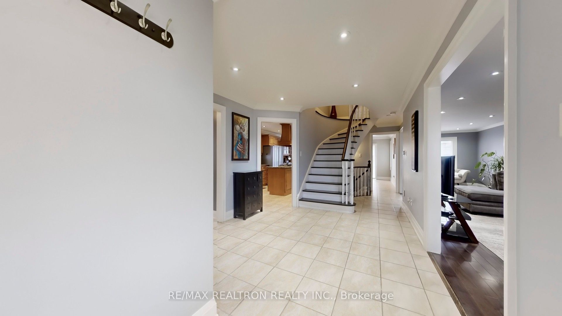 229 Kingsbridge Garden Circle