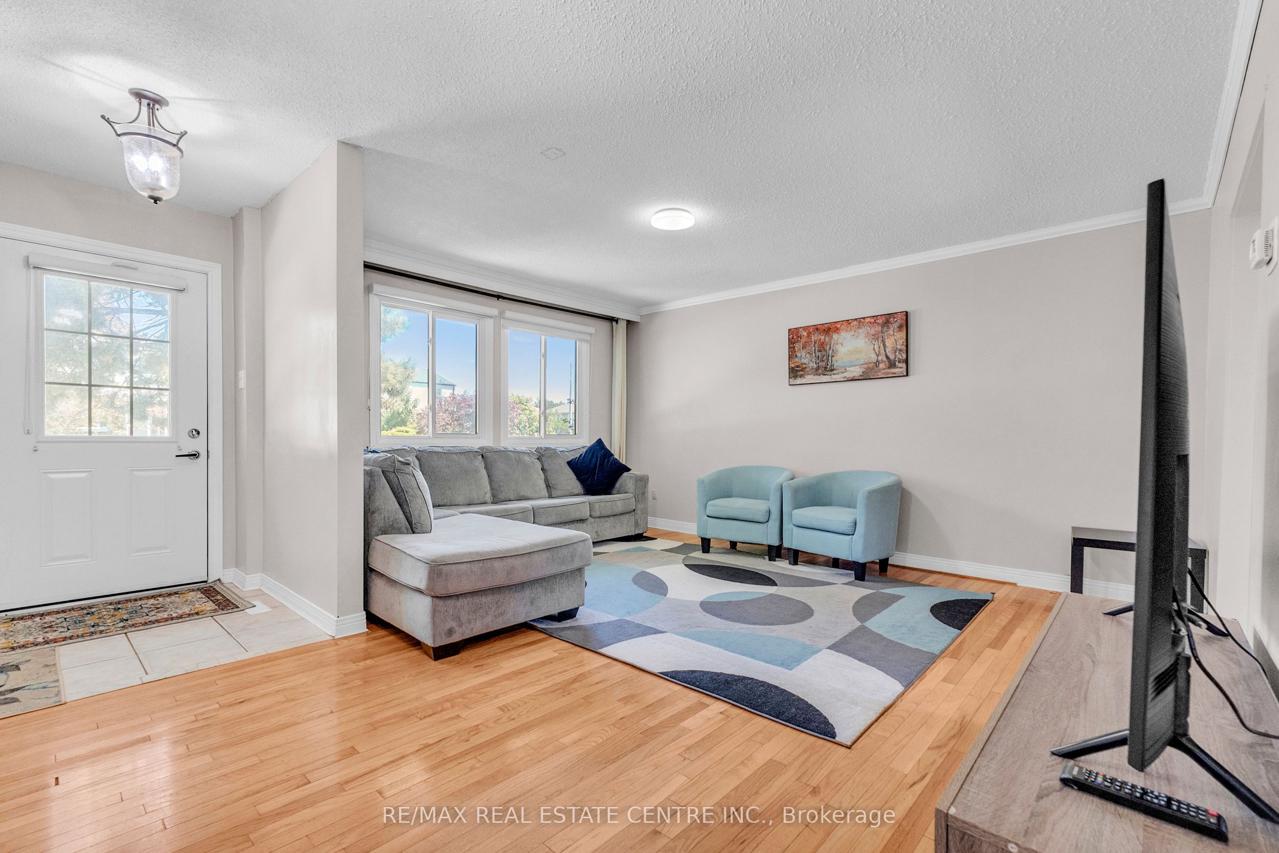 105 Hansen Road N 102