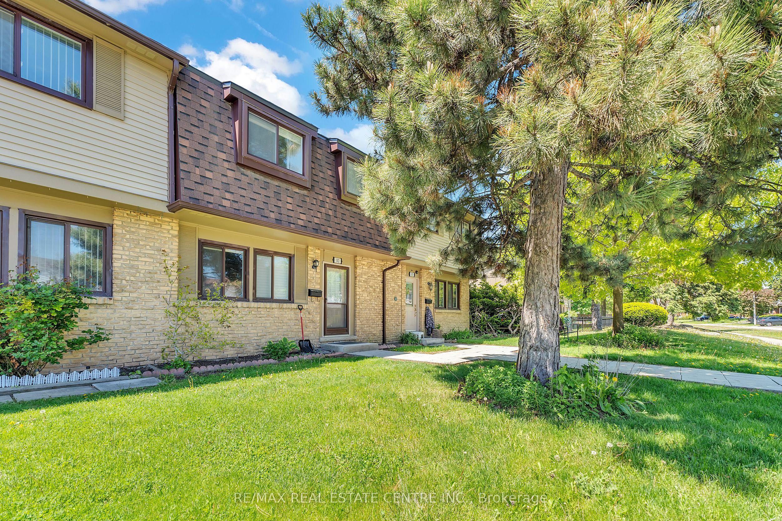 105 Hansen Road N 102