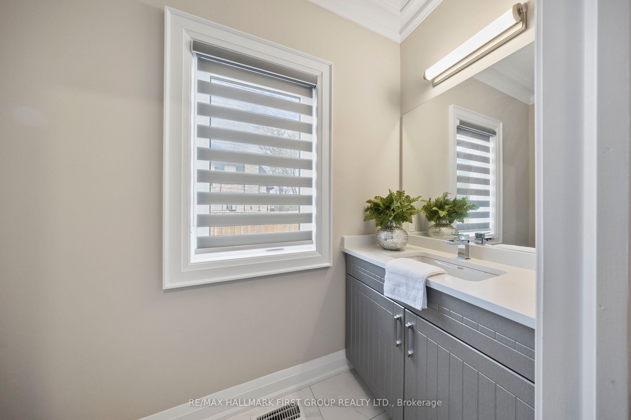 732 Hillview Crescent