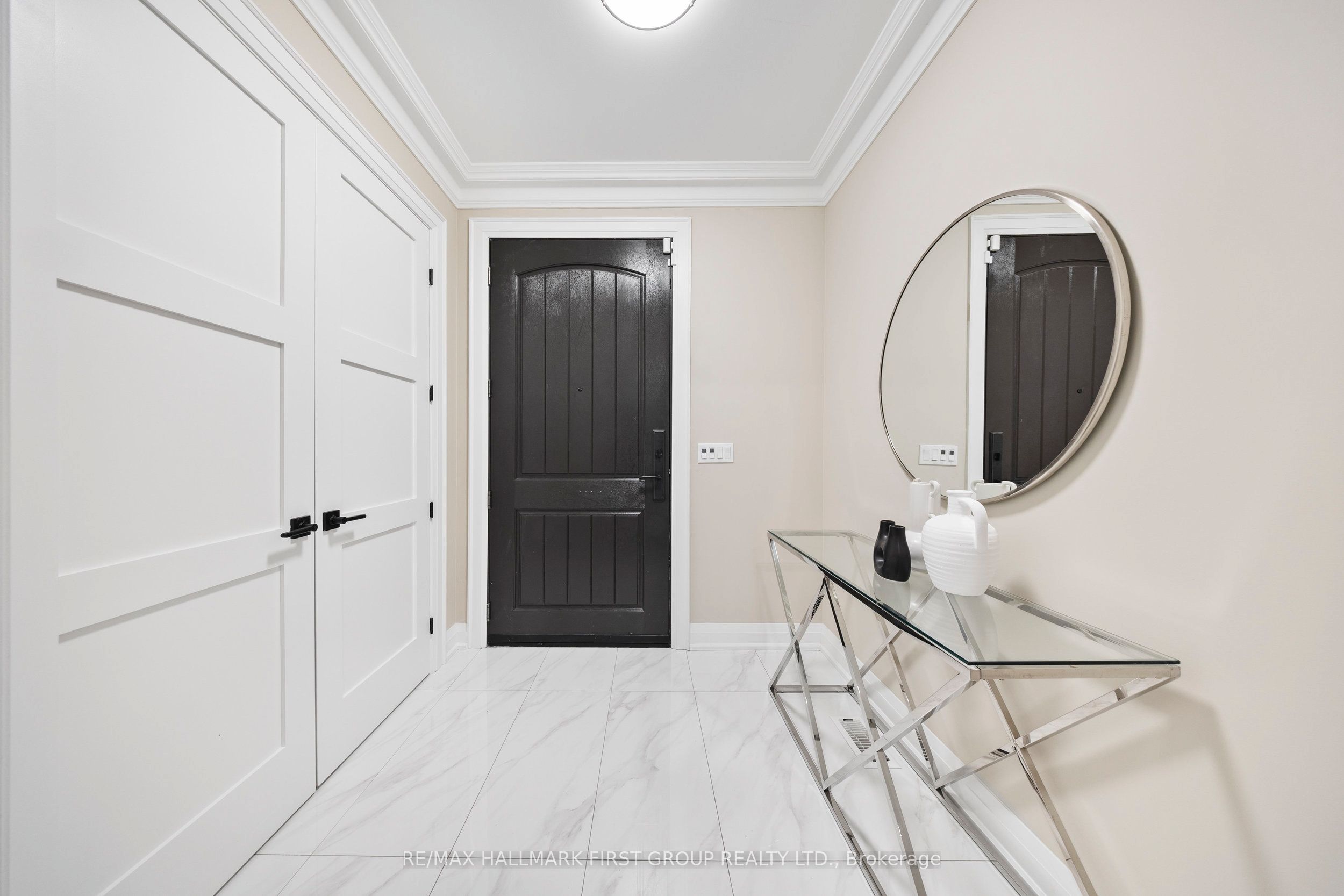 732 Hillview Crescent