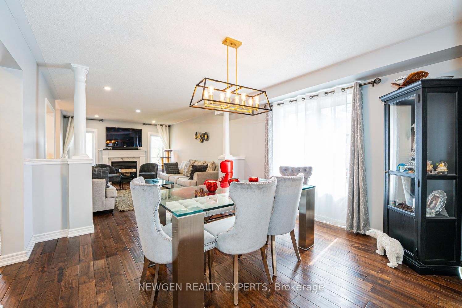 812 Knotty Pine Grove